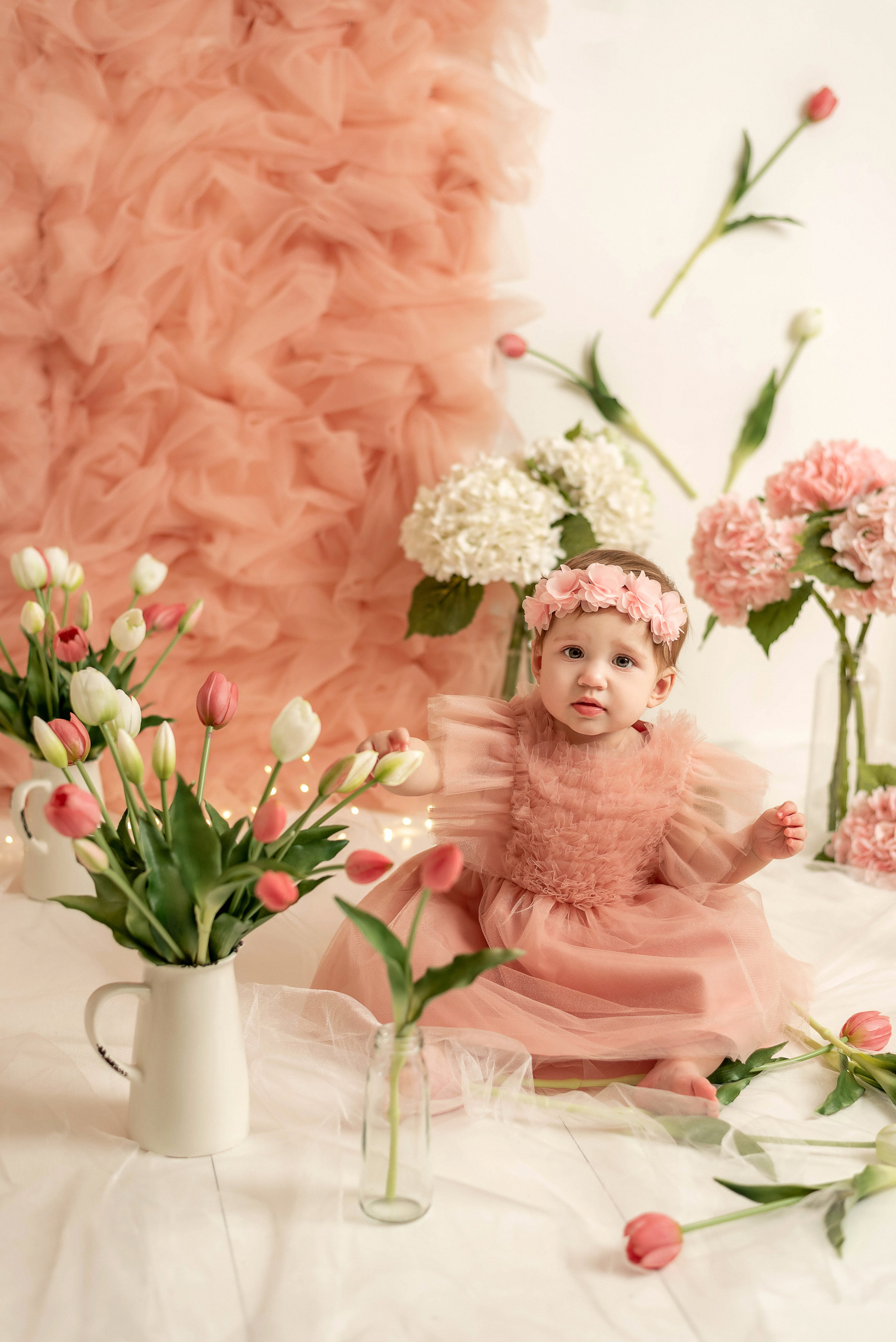 София и Есения — тюльпаны. Семейный и детский фотограф Наталья Горда