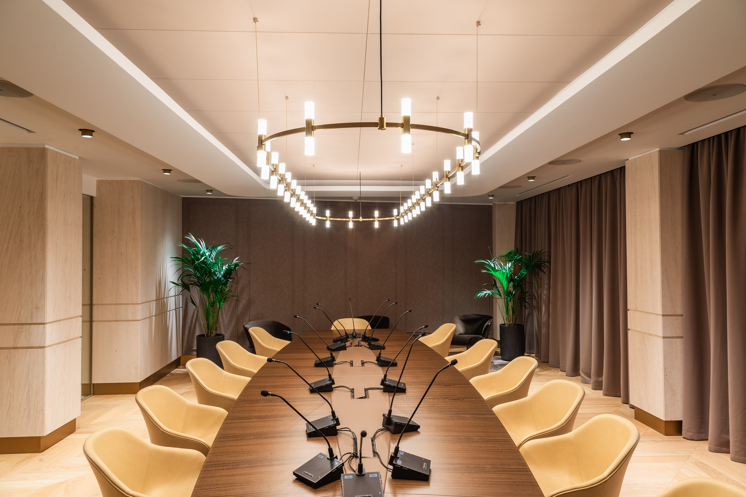 Офис компании. Видеограф Добромыслов