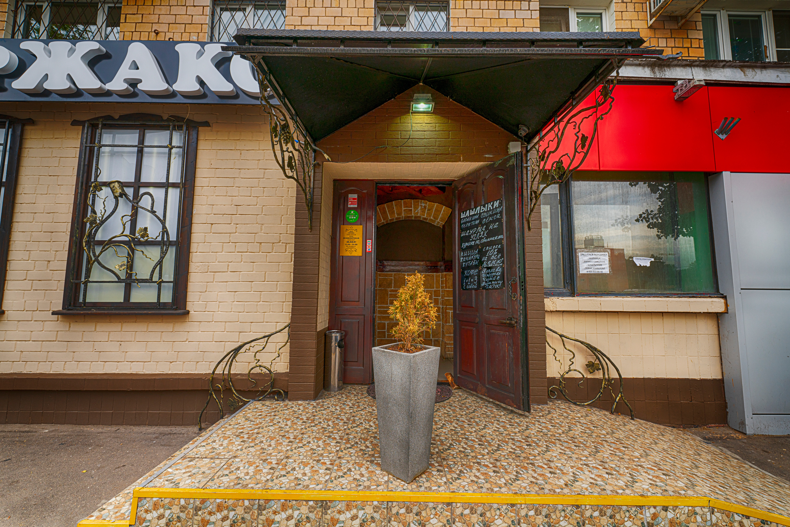 Интерьерная и экстерьерная фотосъемка Кафе Жако. Фотограф — видеограф в Москве Дмитрий Менделеев