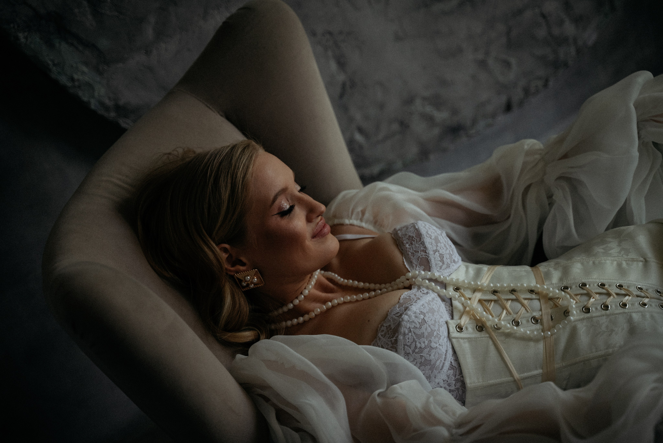 Невеста на пикнике в замке