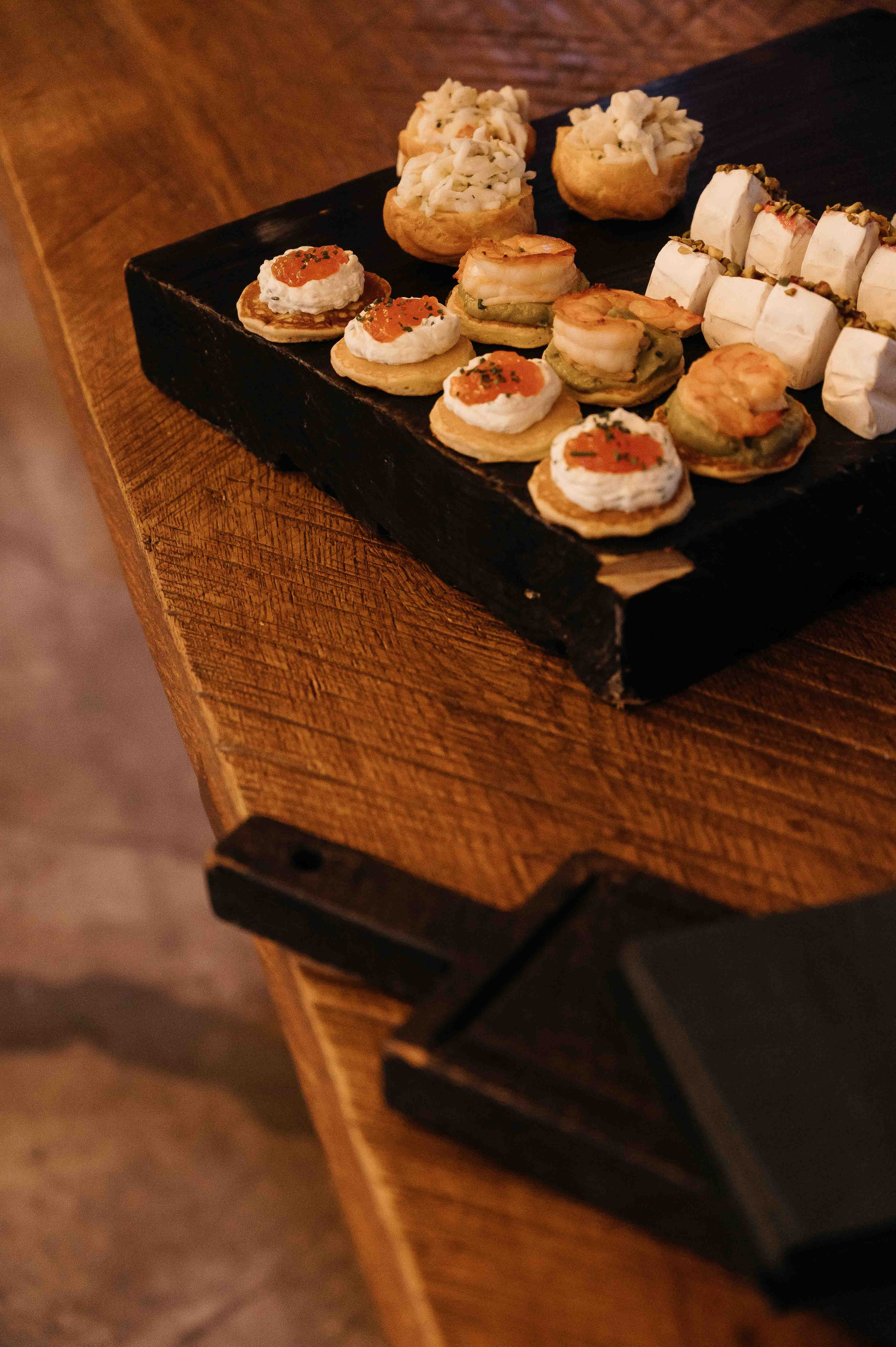 Утро невесты в гостинице. Свадебный и семейный фотограф в Котласе Никита Попов