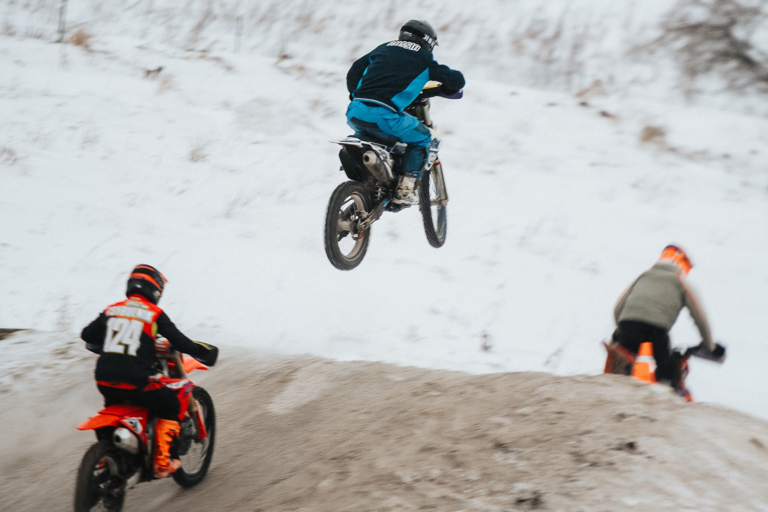 29.12.2024 — Праздничная тренировка на мотоциклетной трассе Люскус. Репортажный фотограф в Кемерово