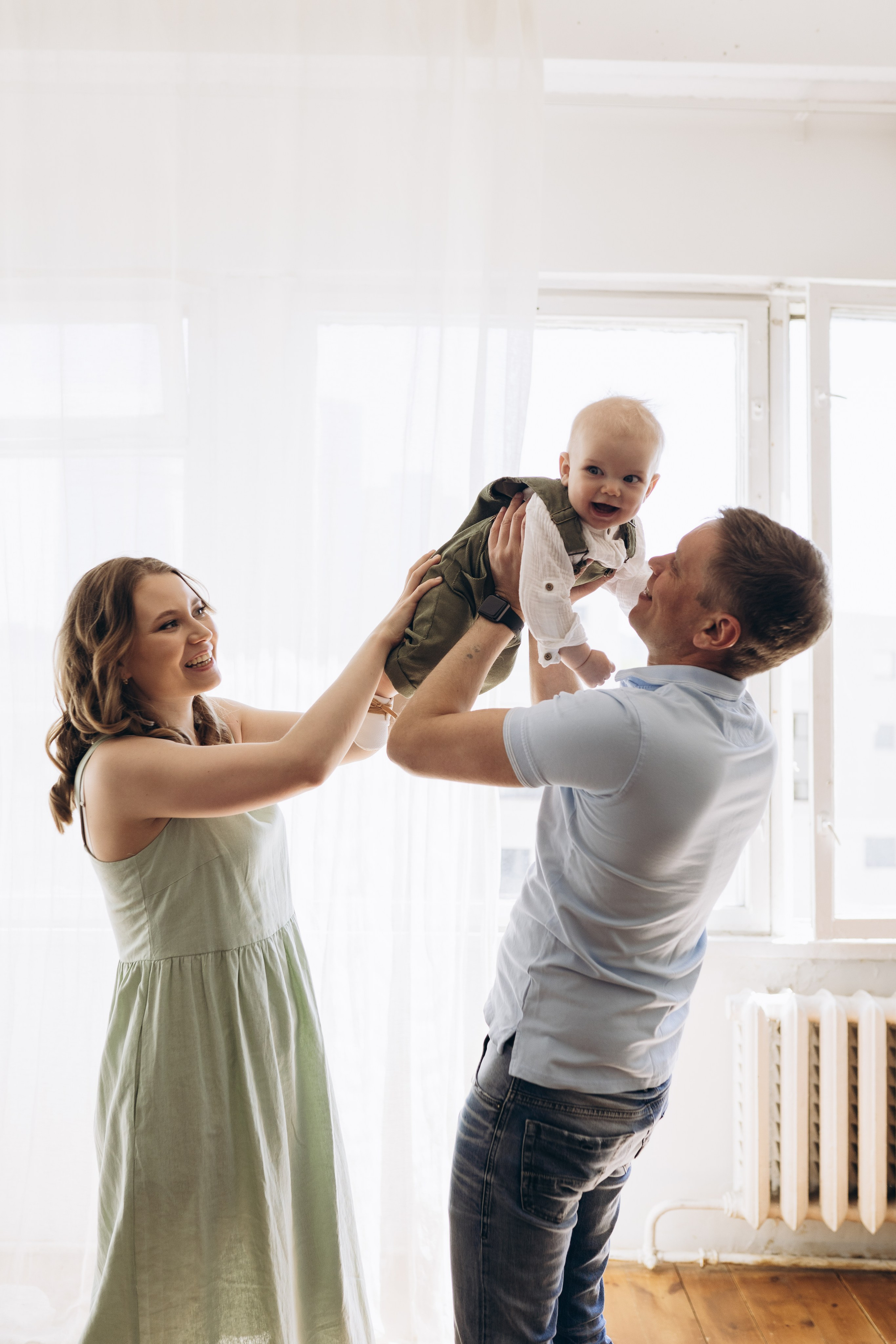 Семейная фотосессия в студии в Москве, семейный фотограф Анна Полушина. Свадебный фотограф в Москве Анна Полушина