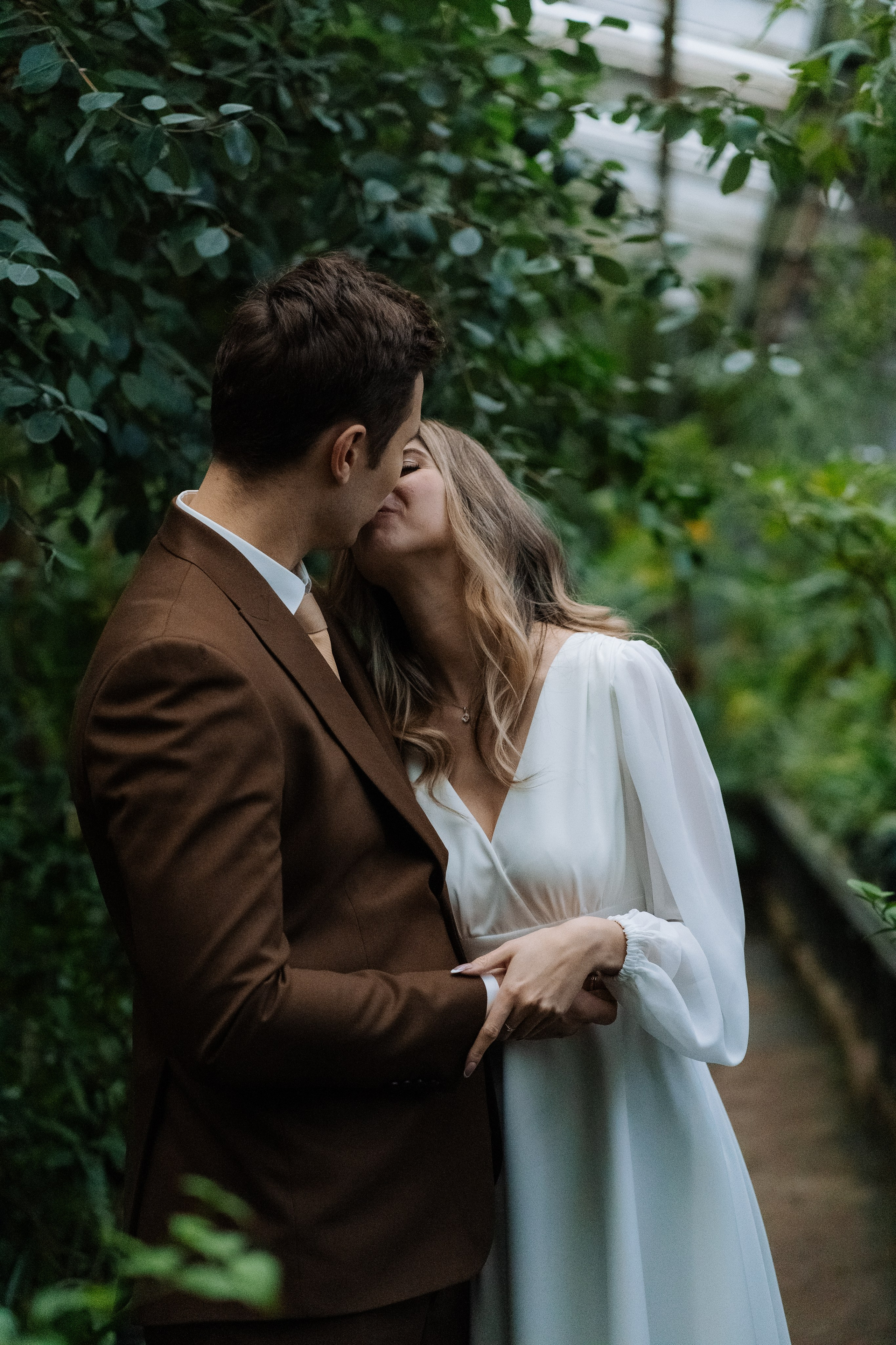 Свадебная фотосессия в оранжерее, Москва. Свадебный фотограф в Москве Анна Полушина