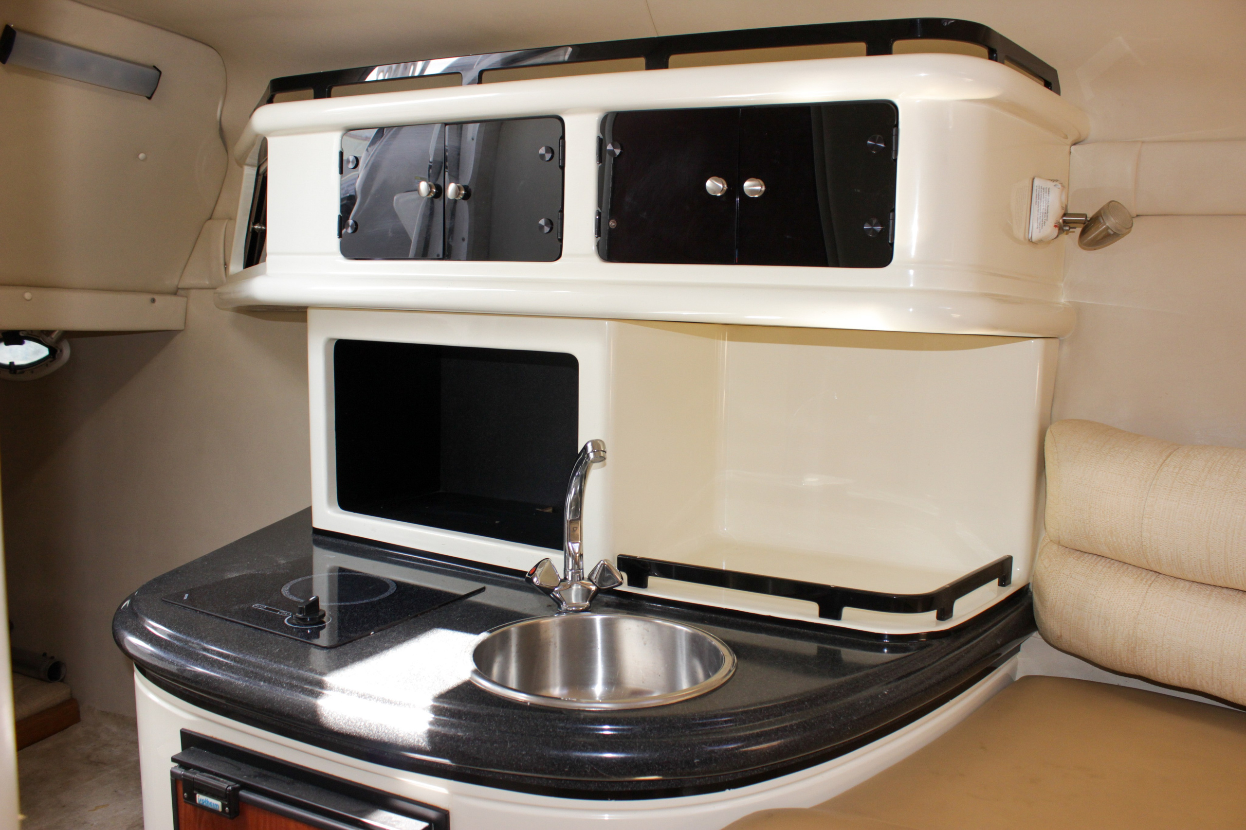 Катер Грейс Аренда Яхты в Сочи Яхтанаморе YACHTANAMORE