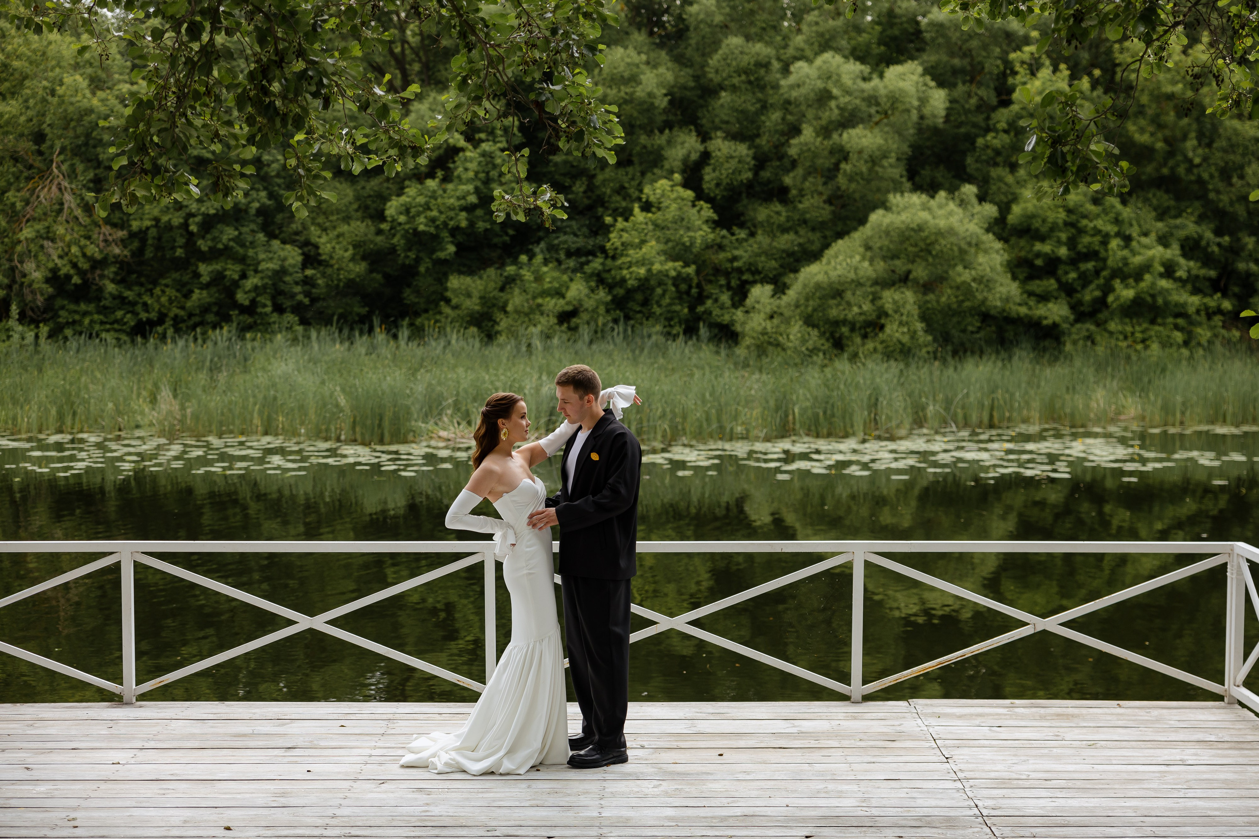 Июньская свадьба на берегу реки. Фотограф Сергей Ртищев в Москве и РФ