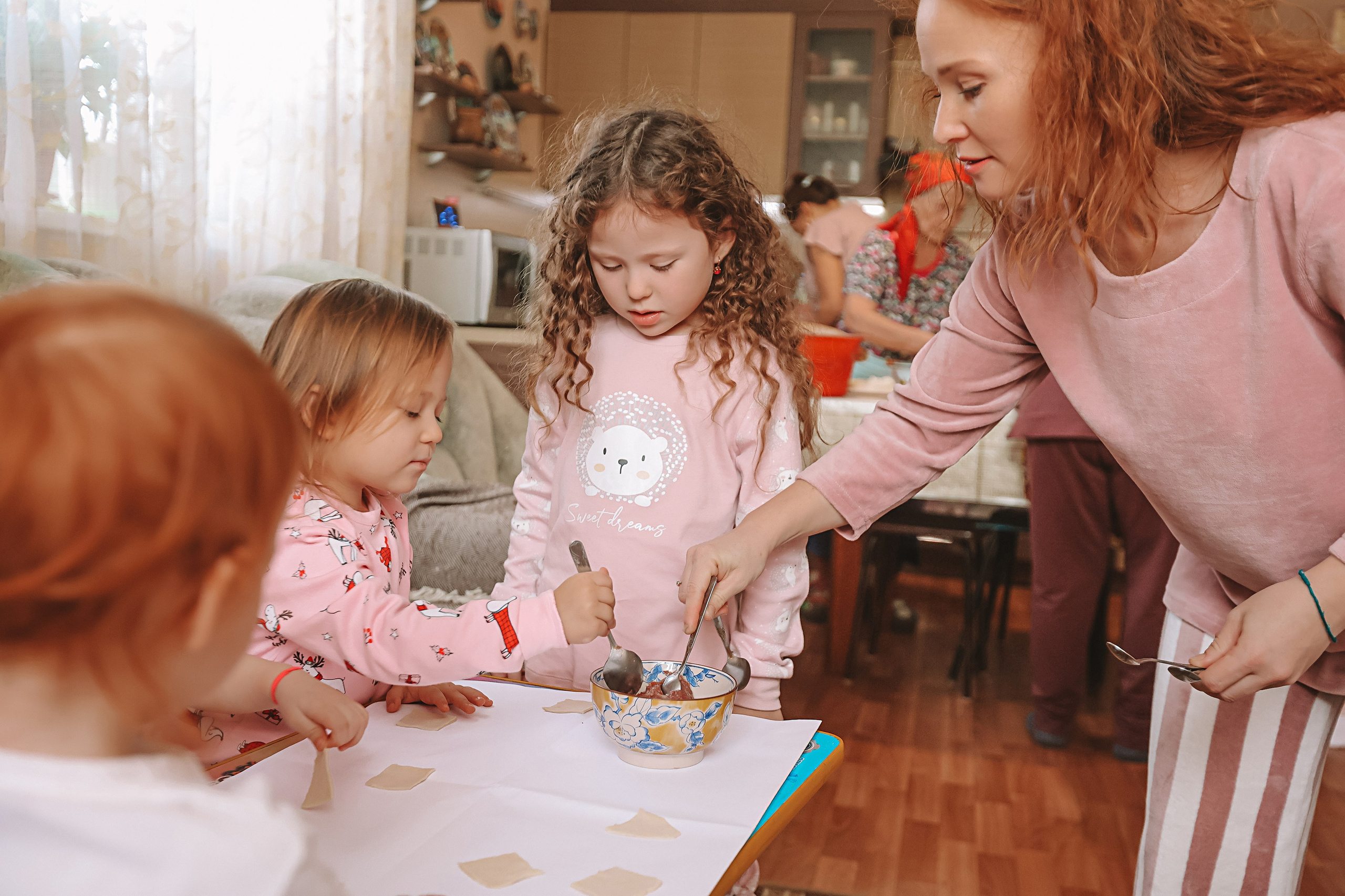 Большая семья репортаж. Семейный фотограф Тюмень, фотограф на роды Салмина Мария