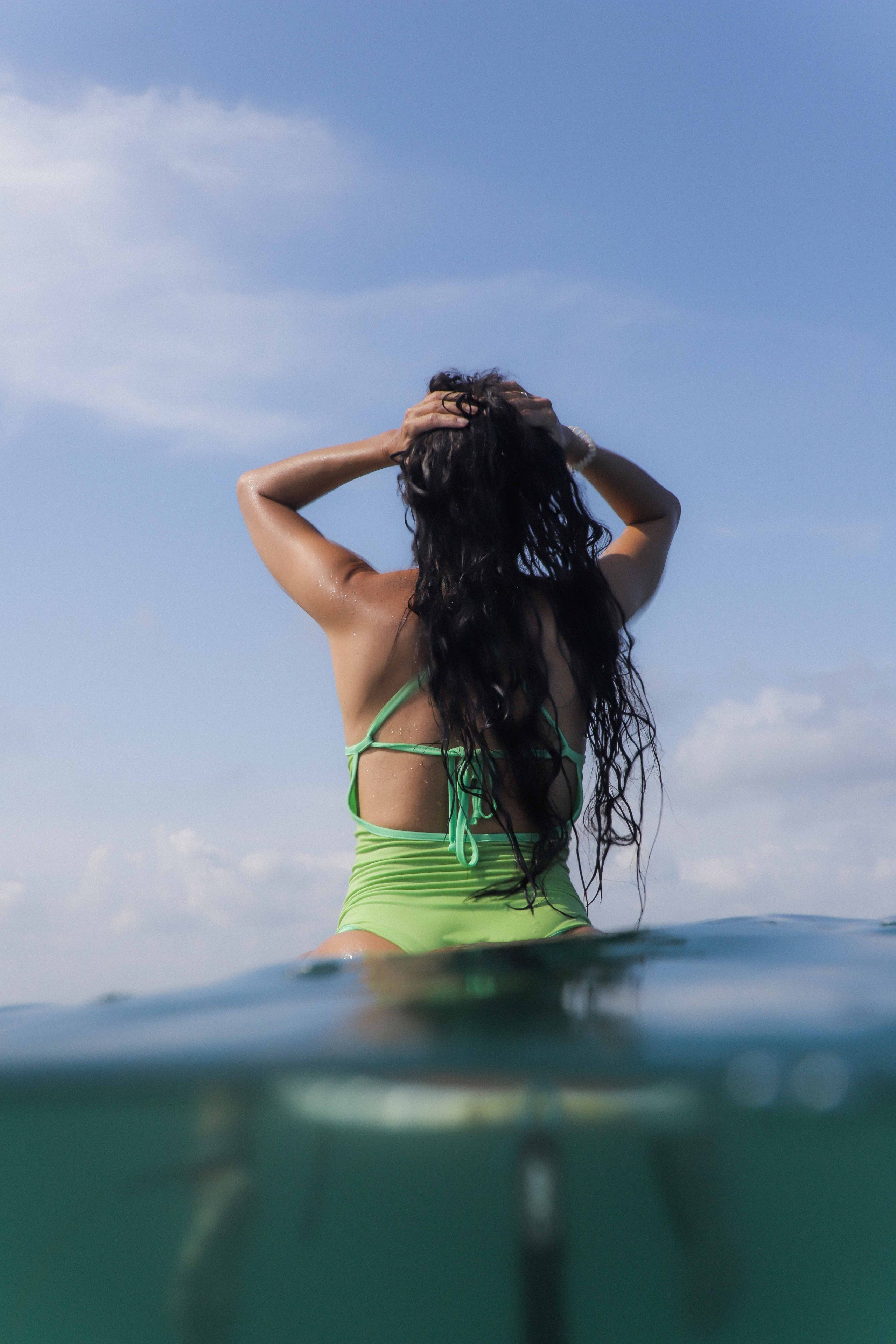 Съемка серфинга с воды в Велигаме | Девушка на рифе — атмосферные кадры. Фотограф на Шри-Ланке