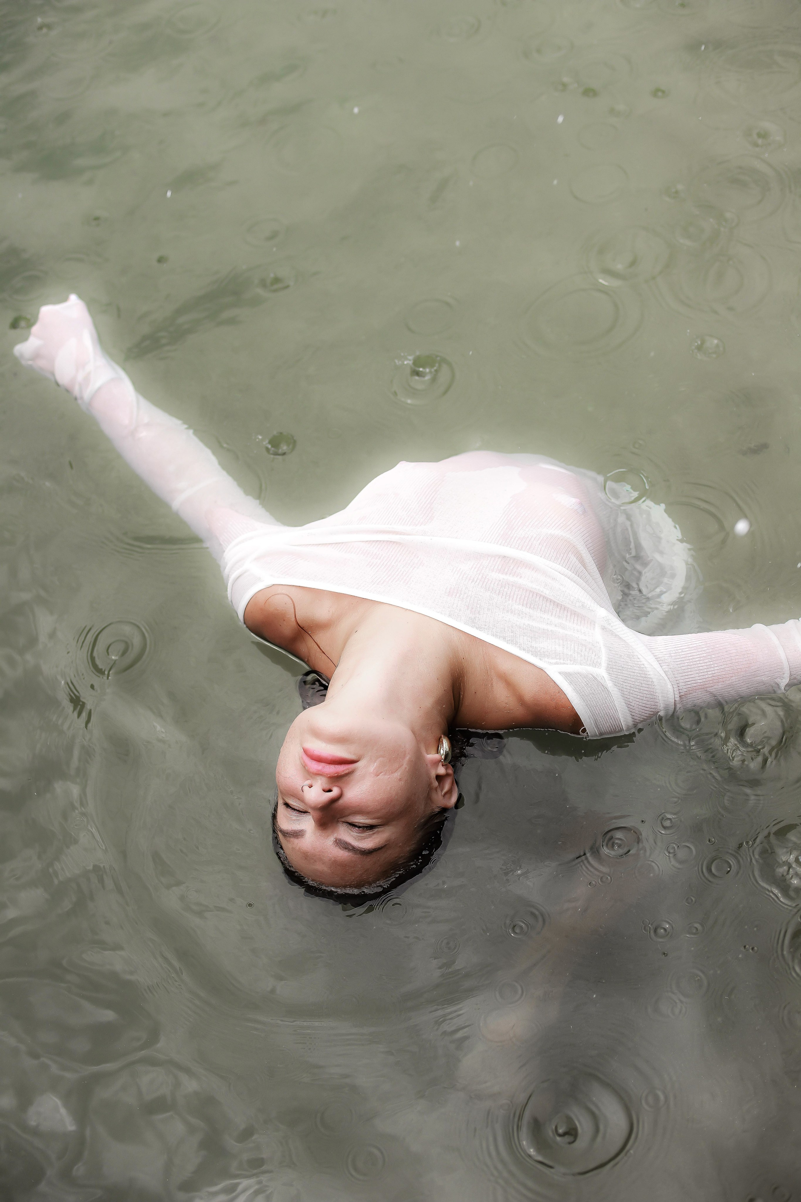 Эстетичные кадры на пляже Coconut Beach: девушка в тропическом раю | Фотосессия на Шри-Ланке. Фотограф на Шри-Ланке