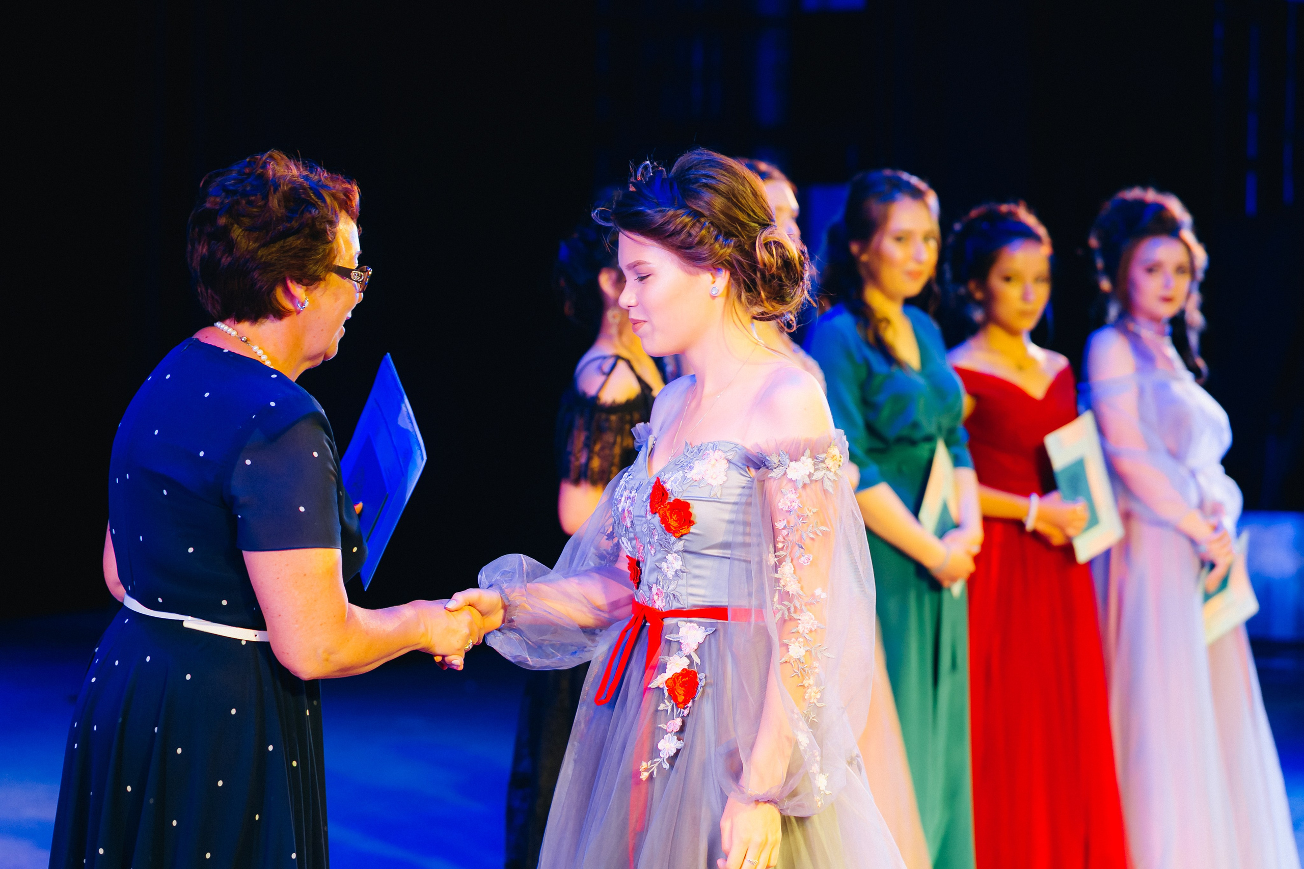 Вручение аттестатов 14 Гимназия. Свадебный и семейный фотограф в Улан-Удэ