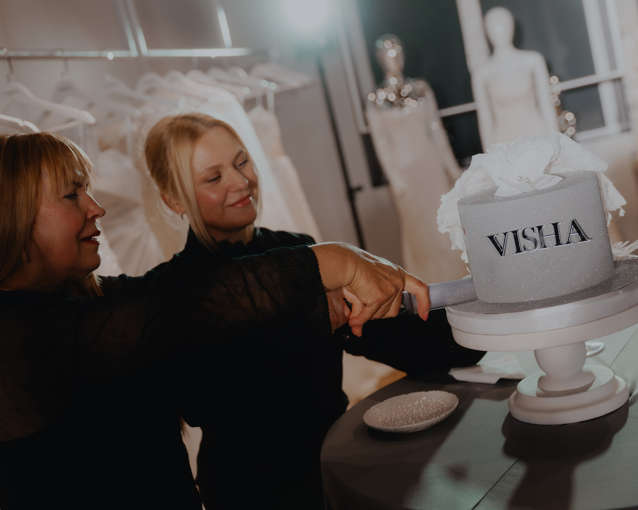 Открытие свадебного салона VISHA. Свадебные фотографы в Гомеле и Минске Сергей и Анастасия Фещенок