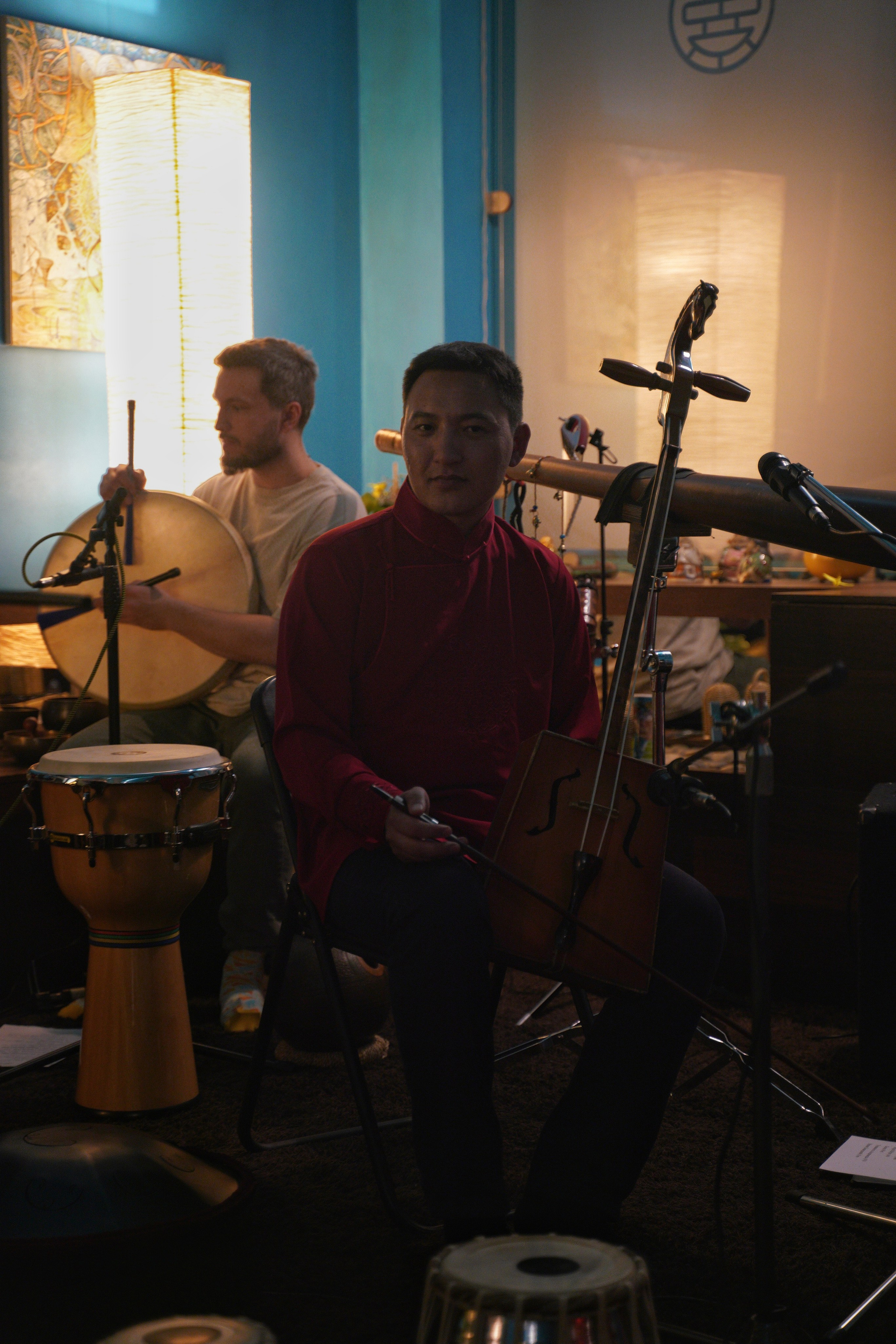 Выступление Forest jam project в Открытом в чайной Чаван. Портретный и репортажный фотограф Наталья Горобец