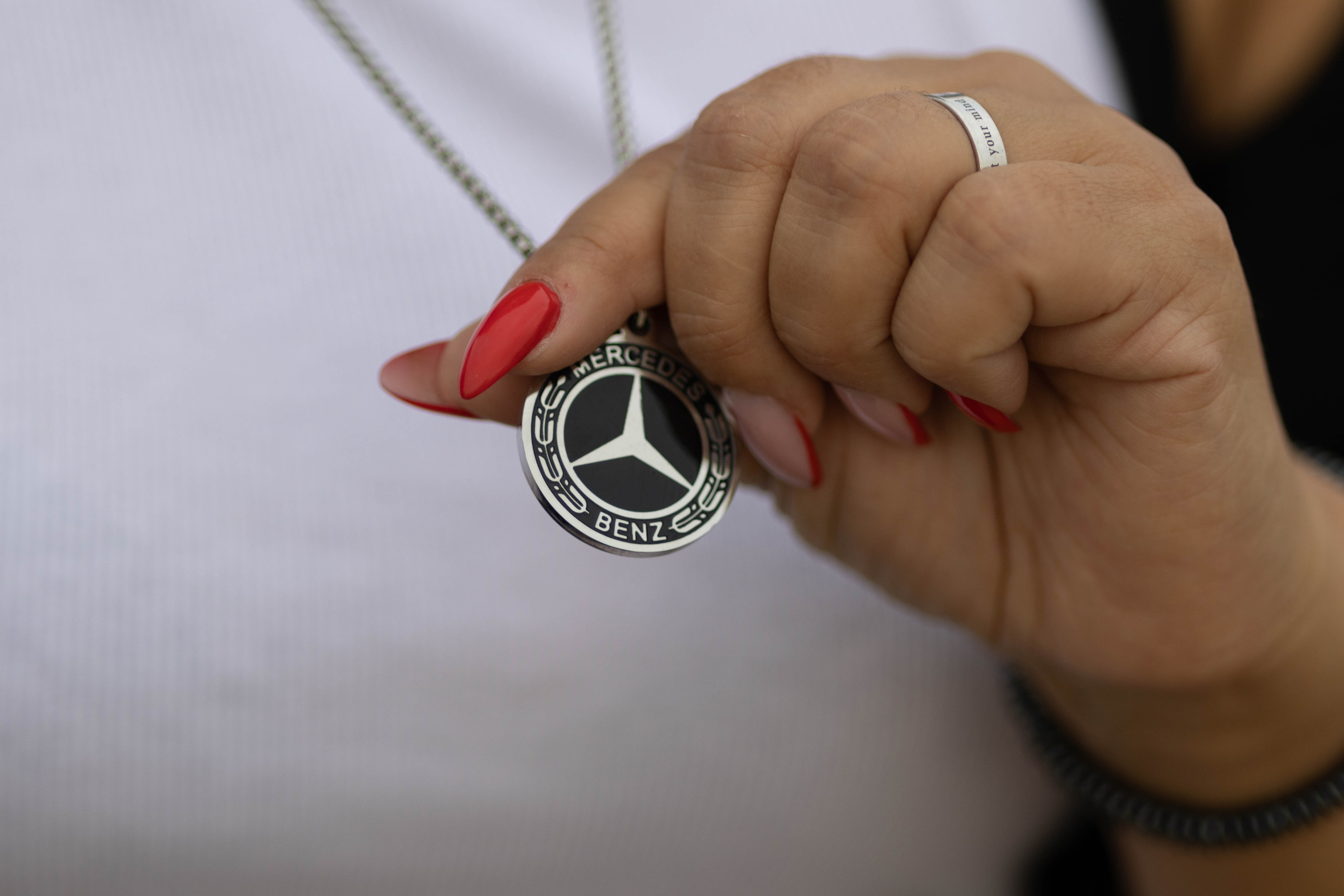 Девушка в машине. Фотограф Якутск Зоя Николаева