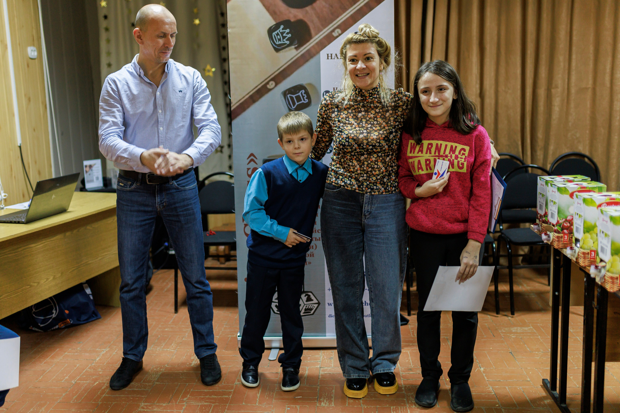 Репортажная сьёмка игры в шахматы в детском доме. Семейный и детский фотограф в Рязани Васюгова Мария