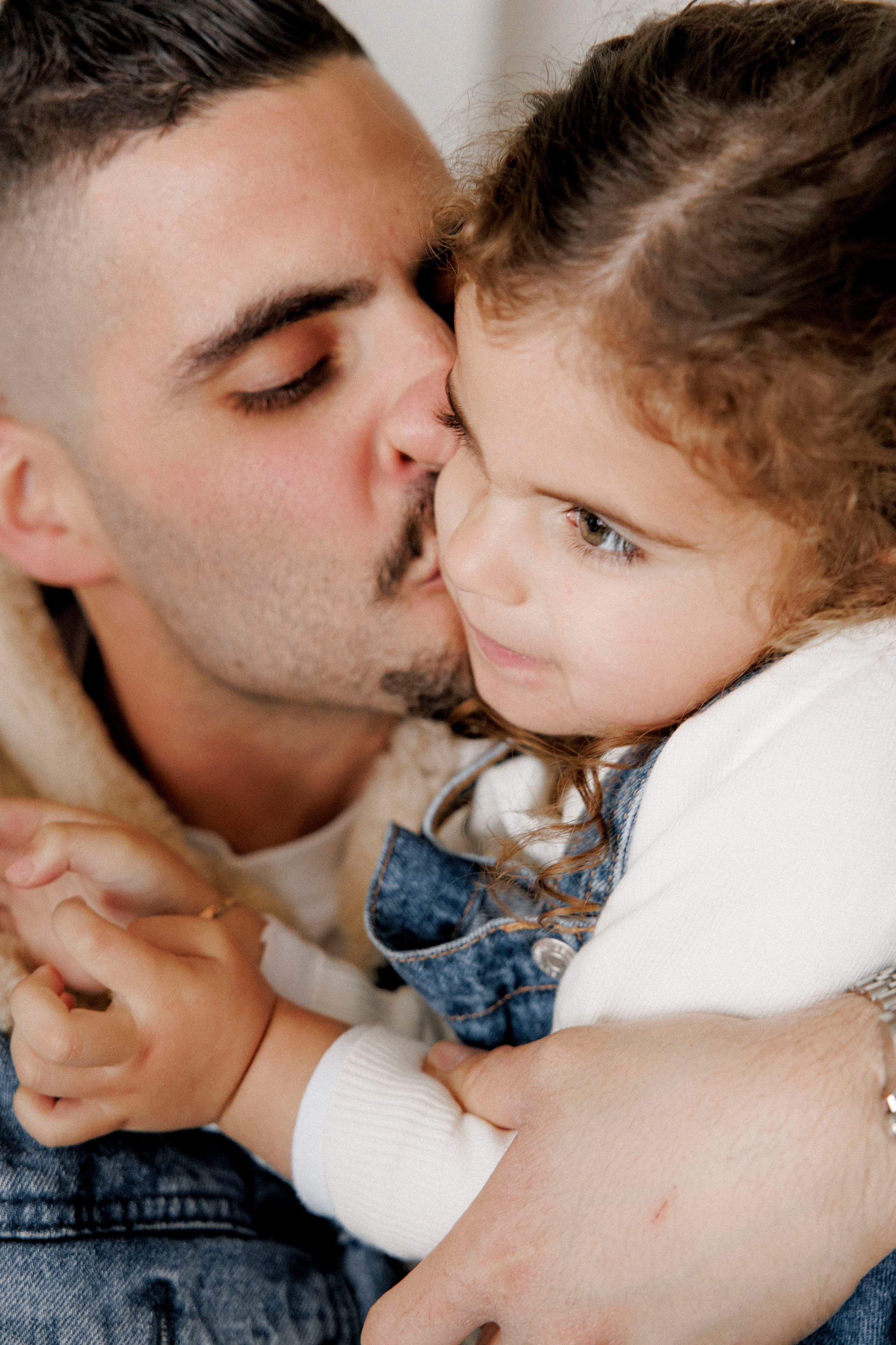 Family photoshoot in White Studio. Wedding and family photographer