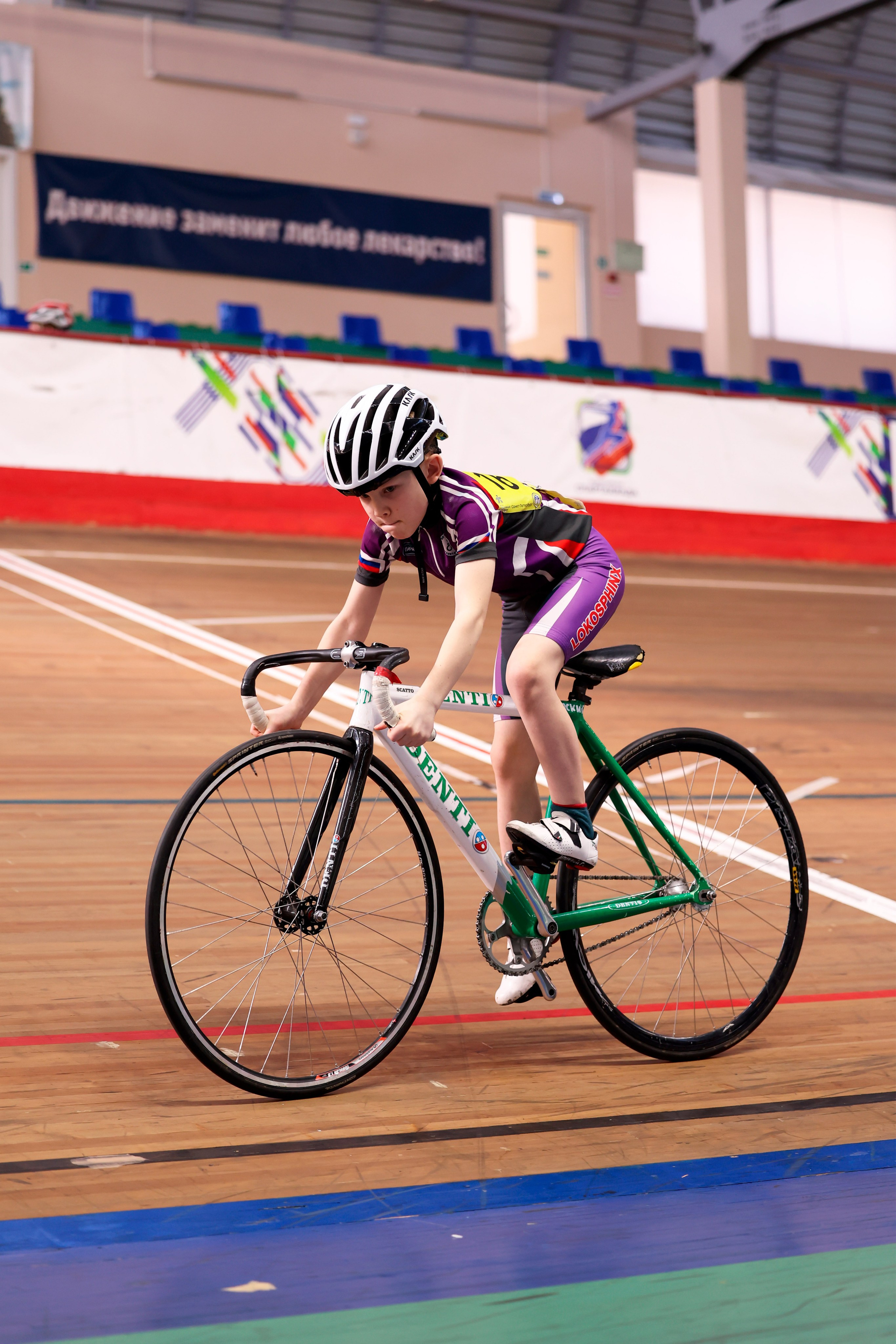 Пятый этап Региональных соревнований по велоспорту на треке (Гит, Скретч) 15.03.2025. Спортивный и репортажный фотограф Антон Тереханов