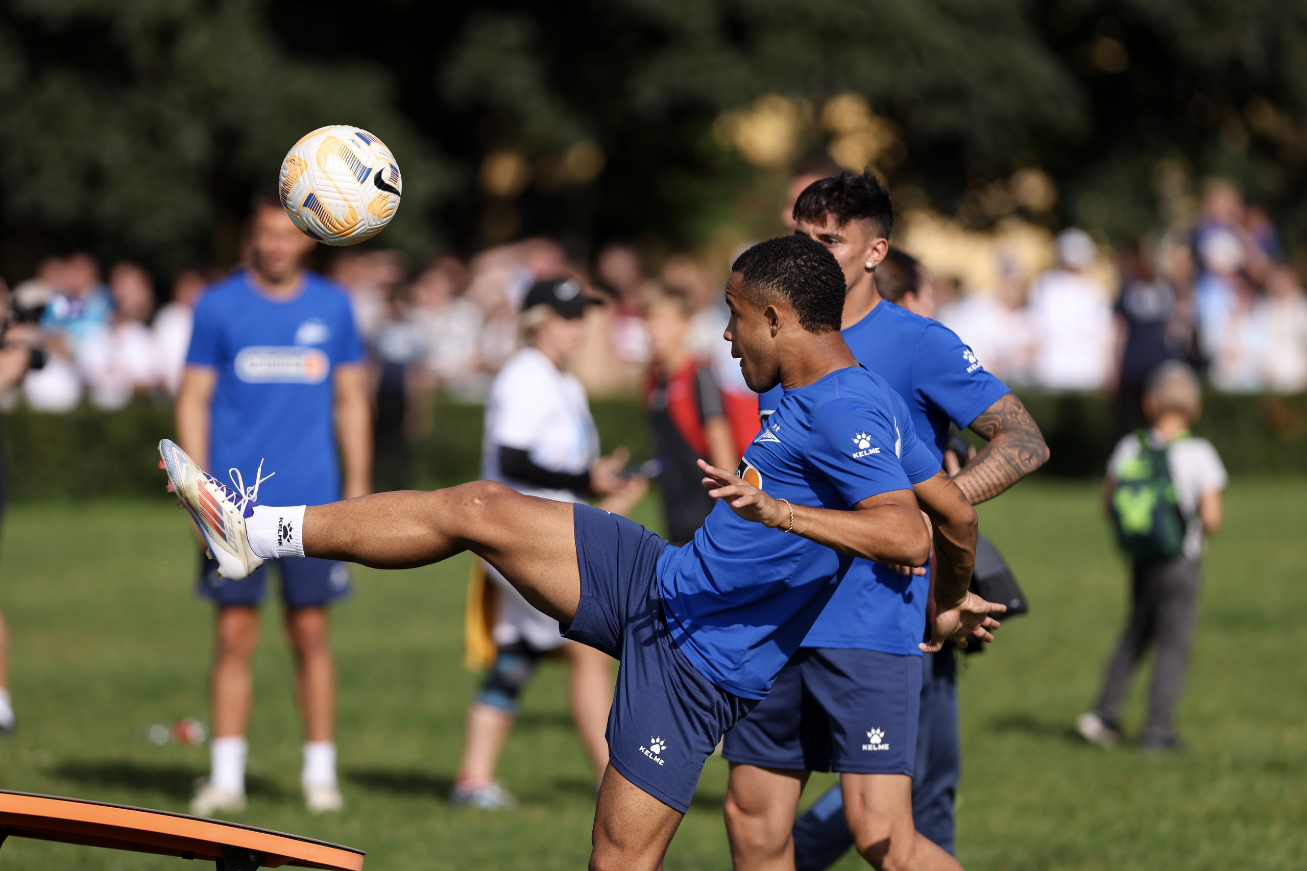 Открытая тренировка ФК «Зенит» Санкт-Петербург. Спортивный и репортажный фотограф Антон Тереханов