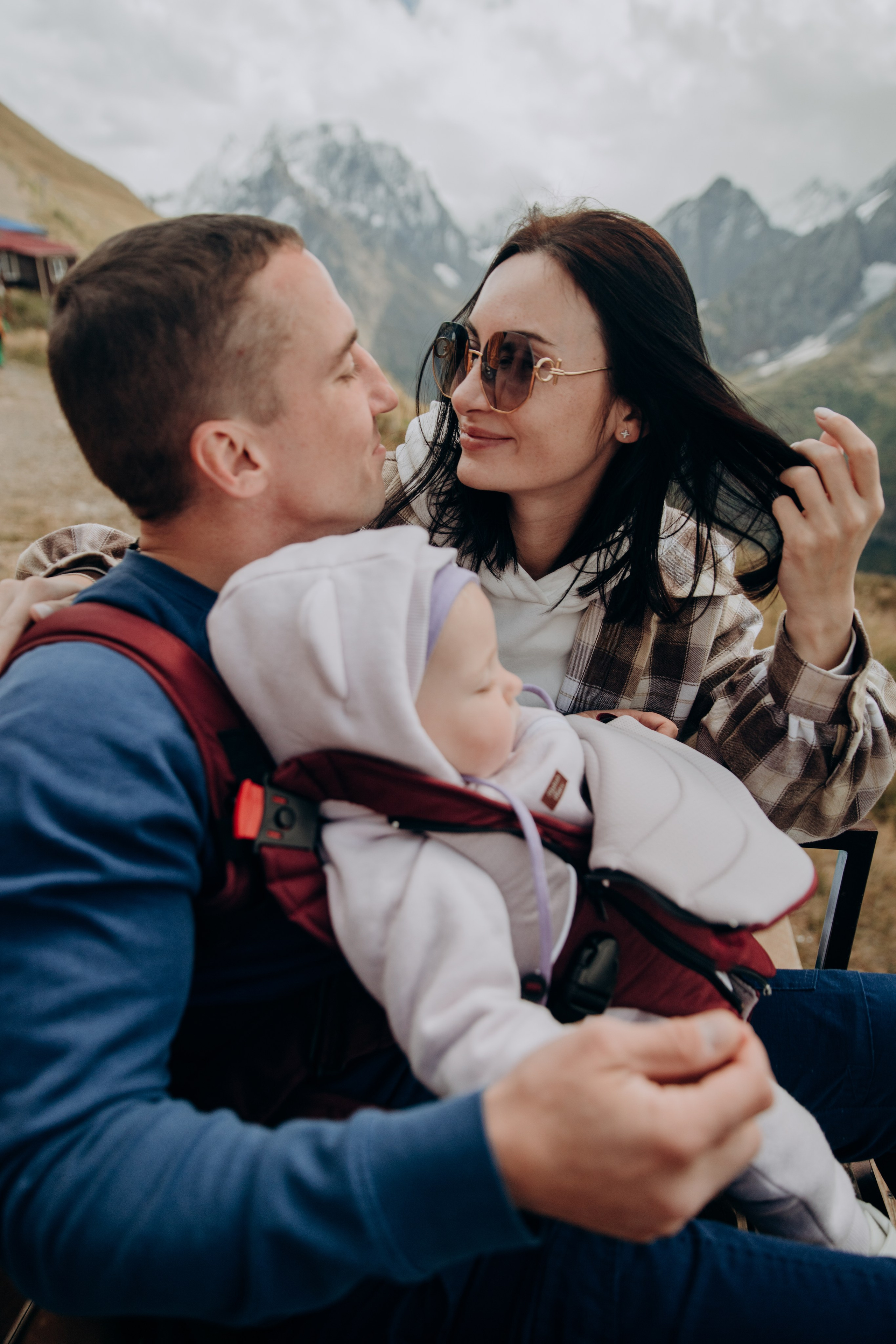 Юля с семьей, Домбай. Портфолио