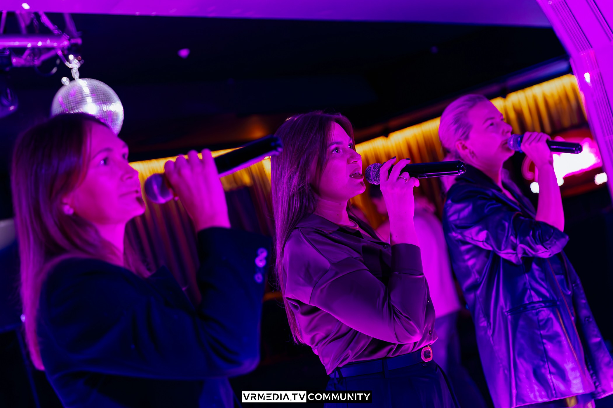 Караоке-бар «Volna»: Friends day или день дружбана