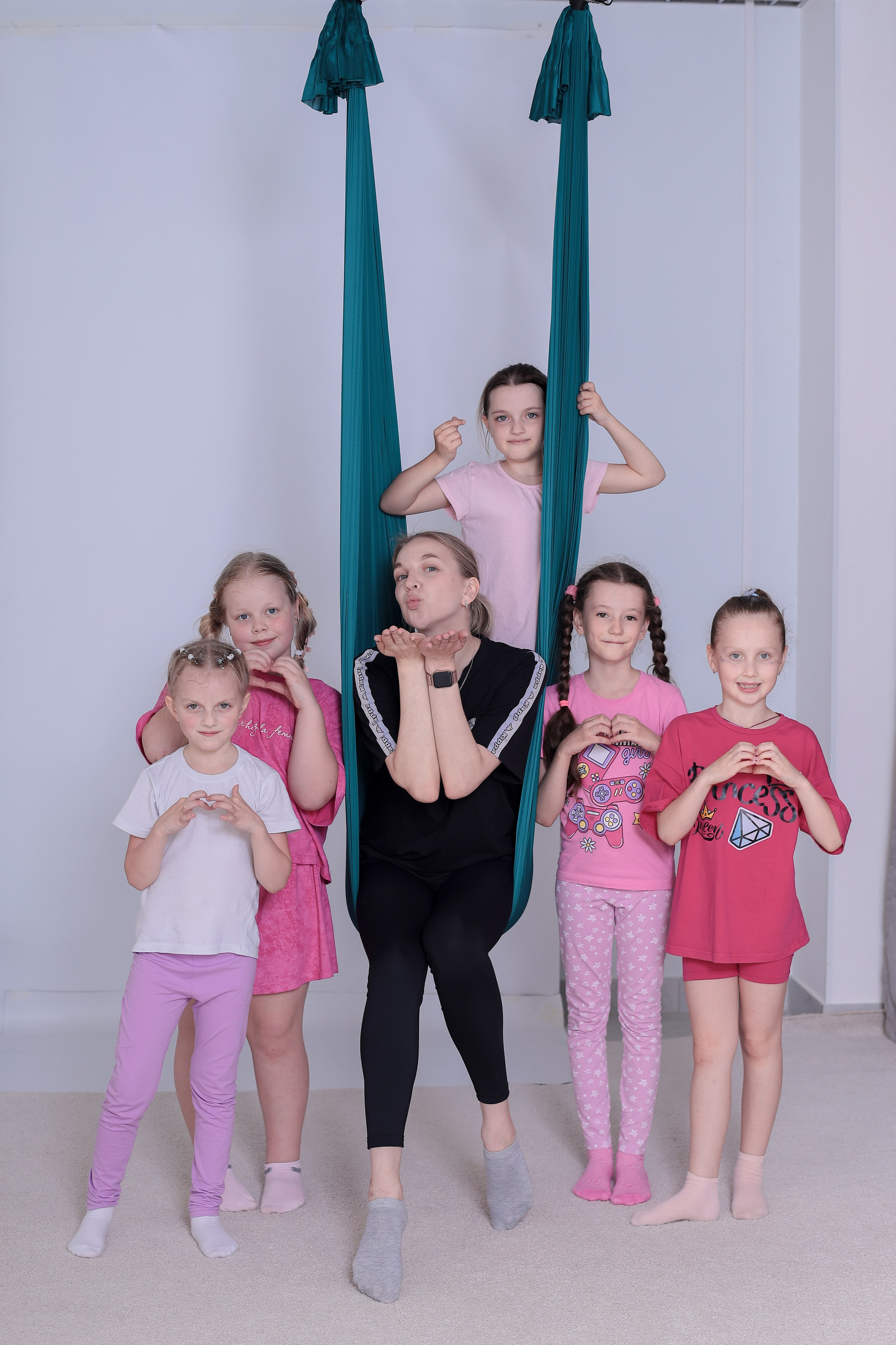 Детская аэройога. Фотограф Надршина Лилия