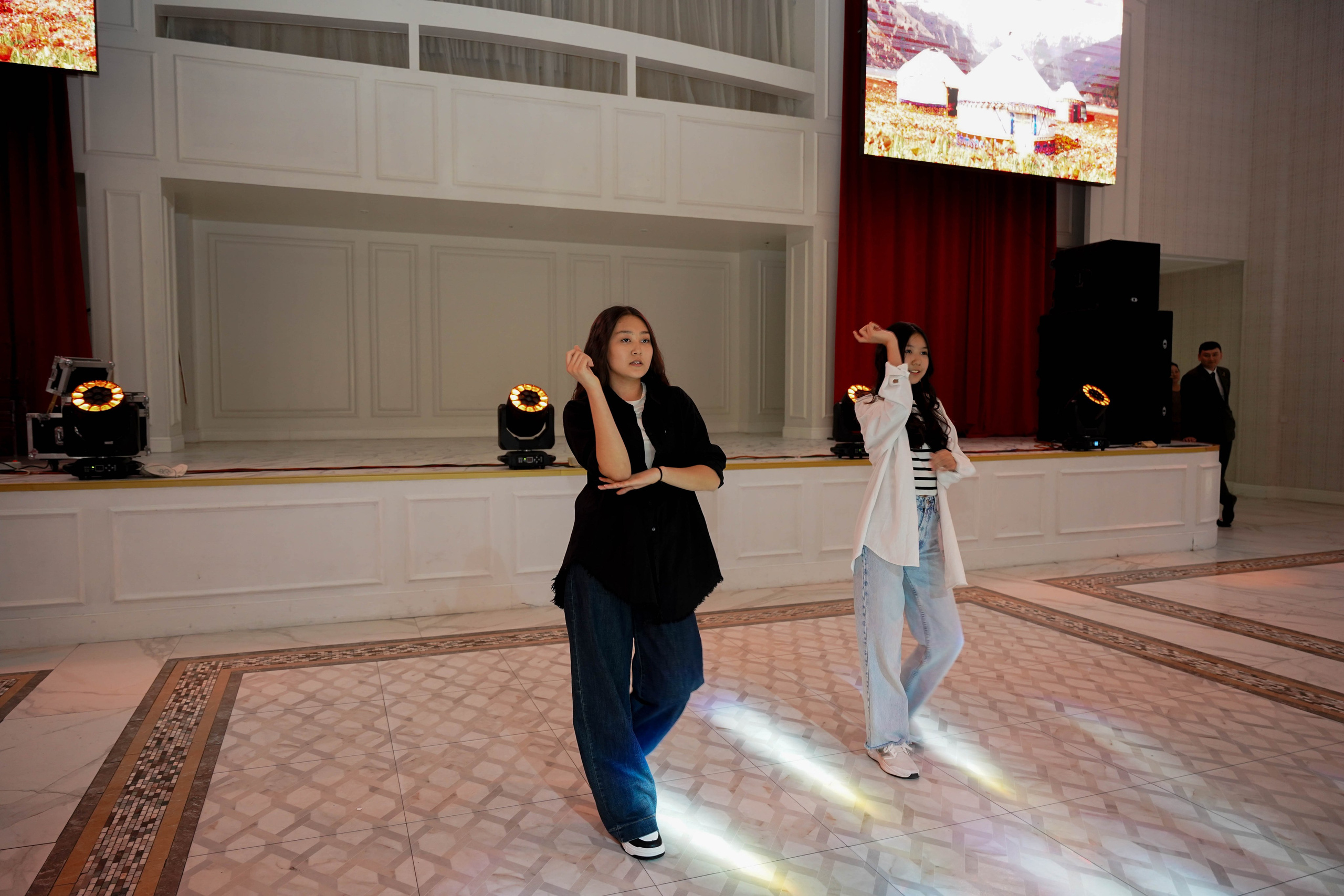 Dana uzatu. Фотограф Ернар Ержанов