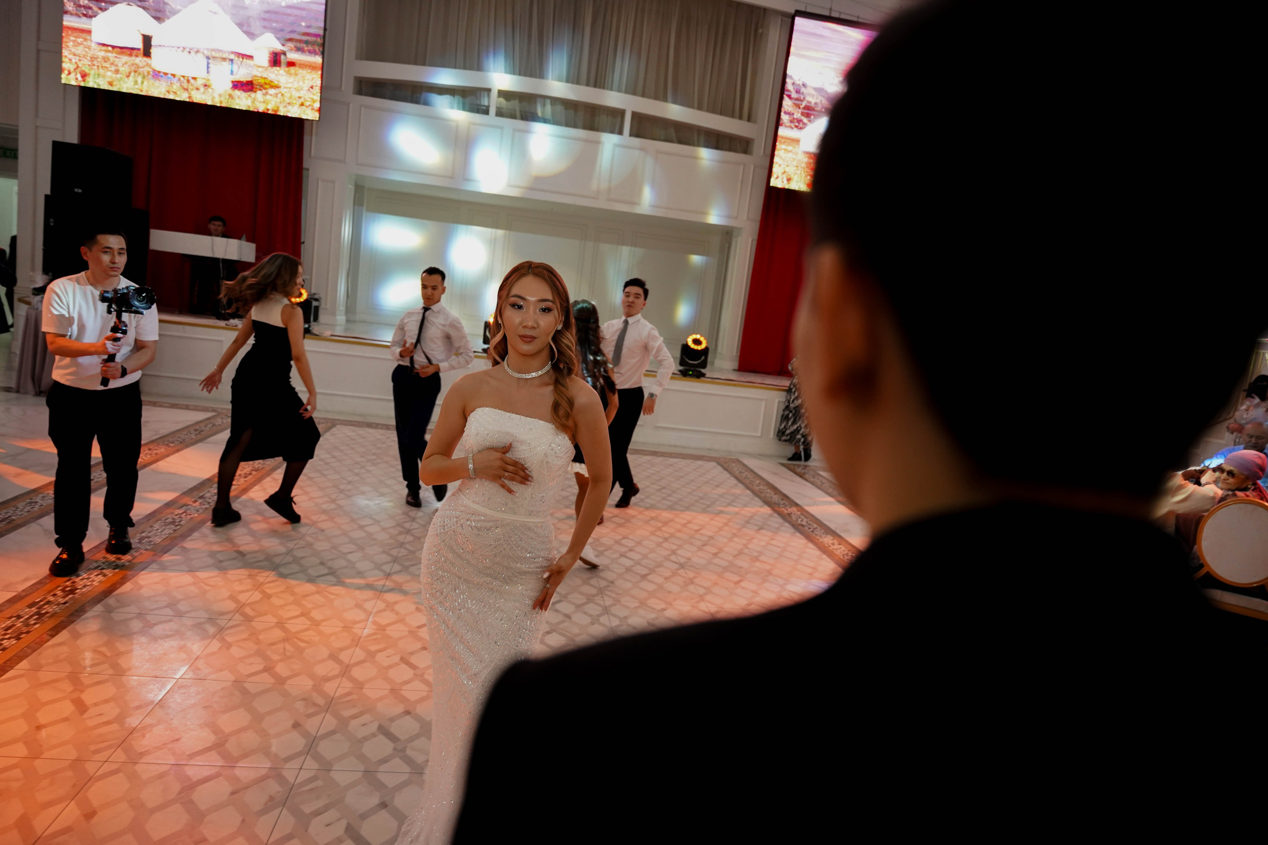 Dana uzatu. Фотограф Ернар Ержанов