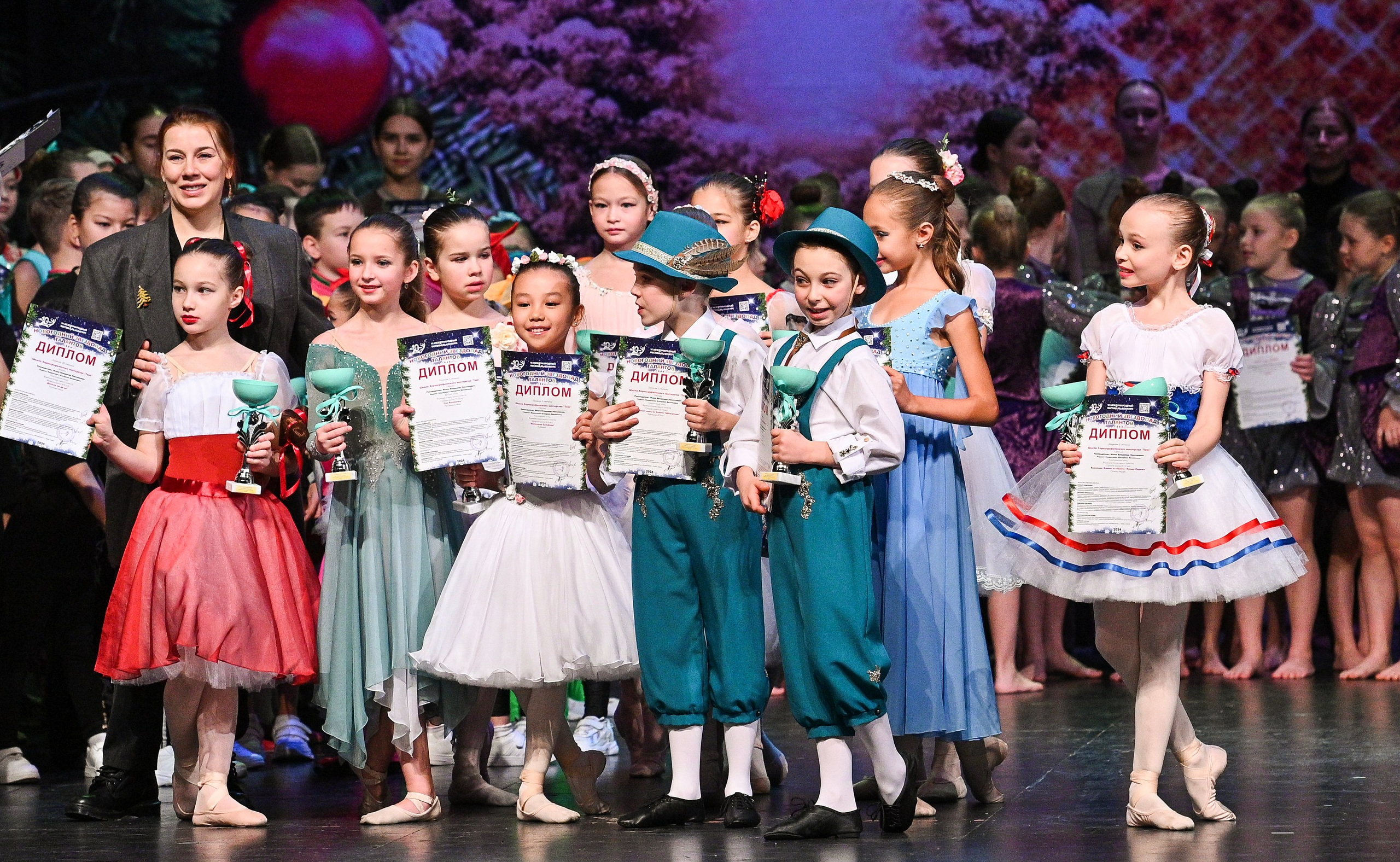 14.11.2024 «Новогодний Звездопад Талантов» Фестивальное движение «Шаг к мечте» г. Москва. Медиастудия Фото Концепт