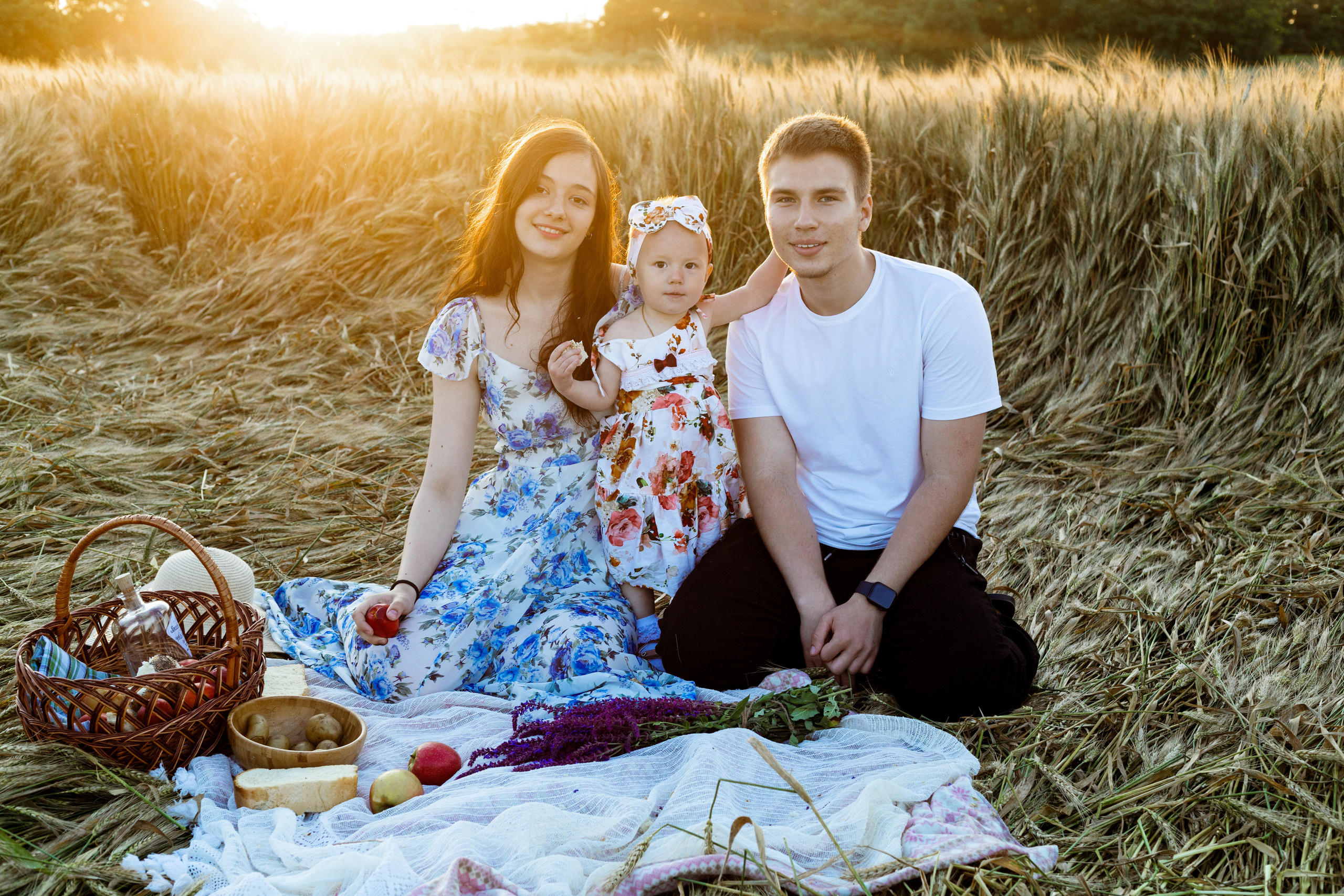 Семейная фотосессия в пшеничном поле. Свадебный и семейный фотограф в Краснодарском крае Мария Данилкина