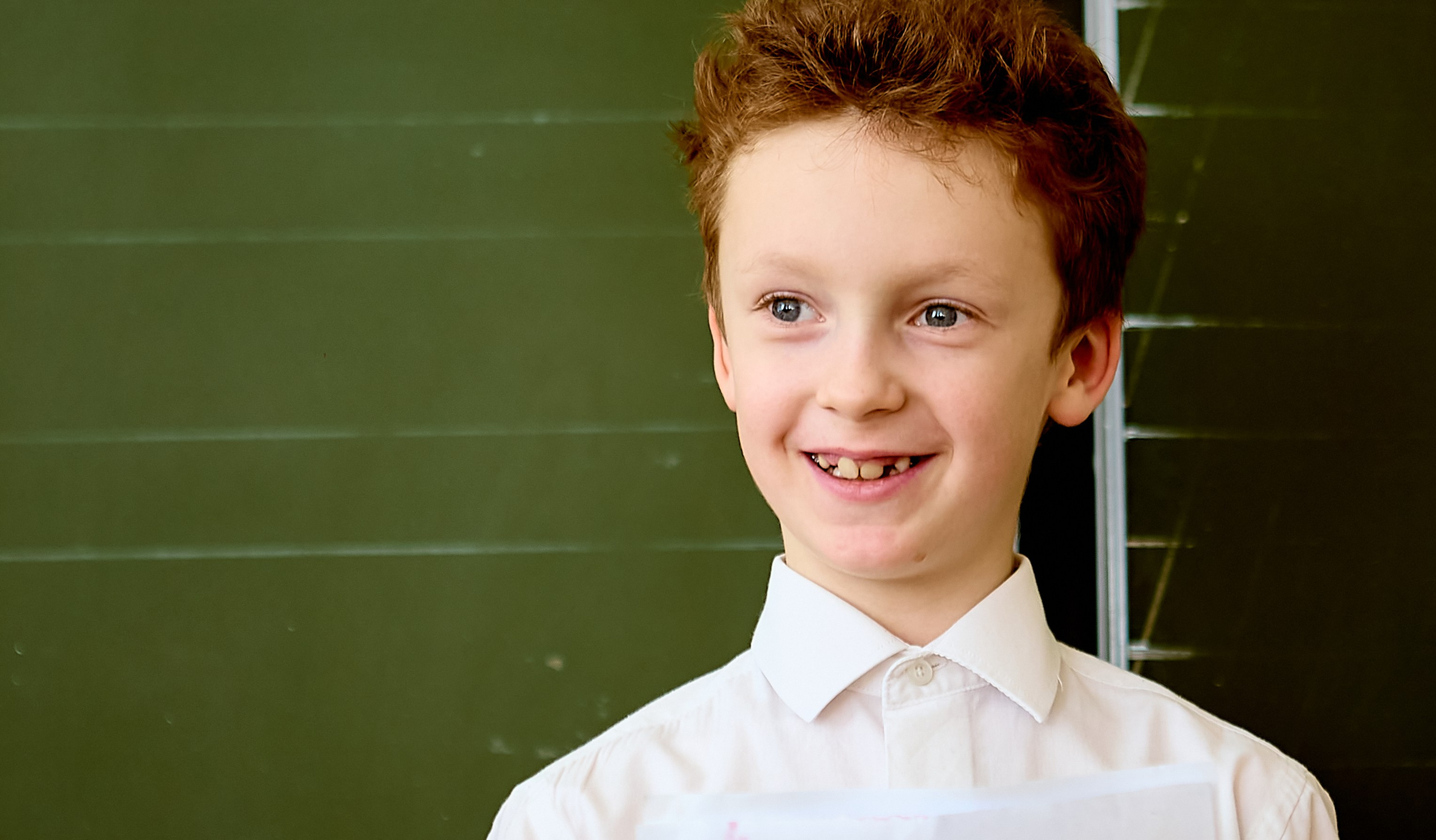 Портрет первоклассника. У доски рассказываем стихотворение. Православный портретный, школьный и детский фотограф Николай Голованов г. Дзержинск