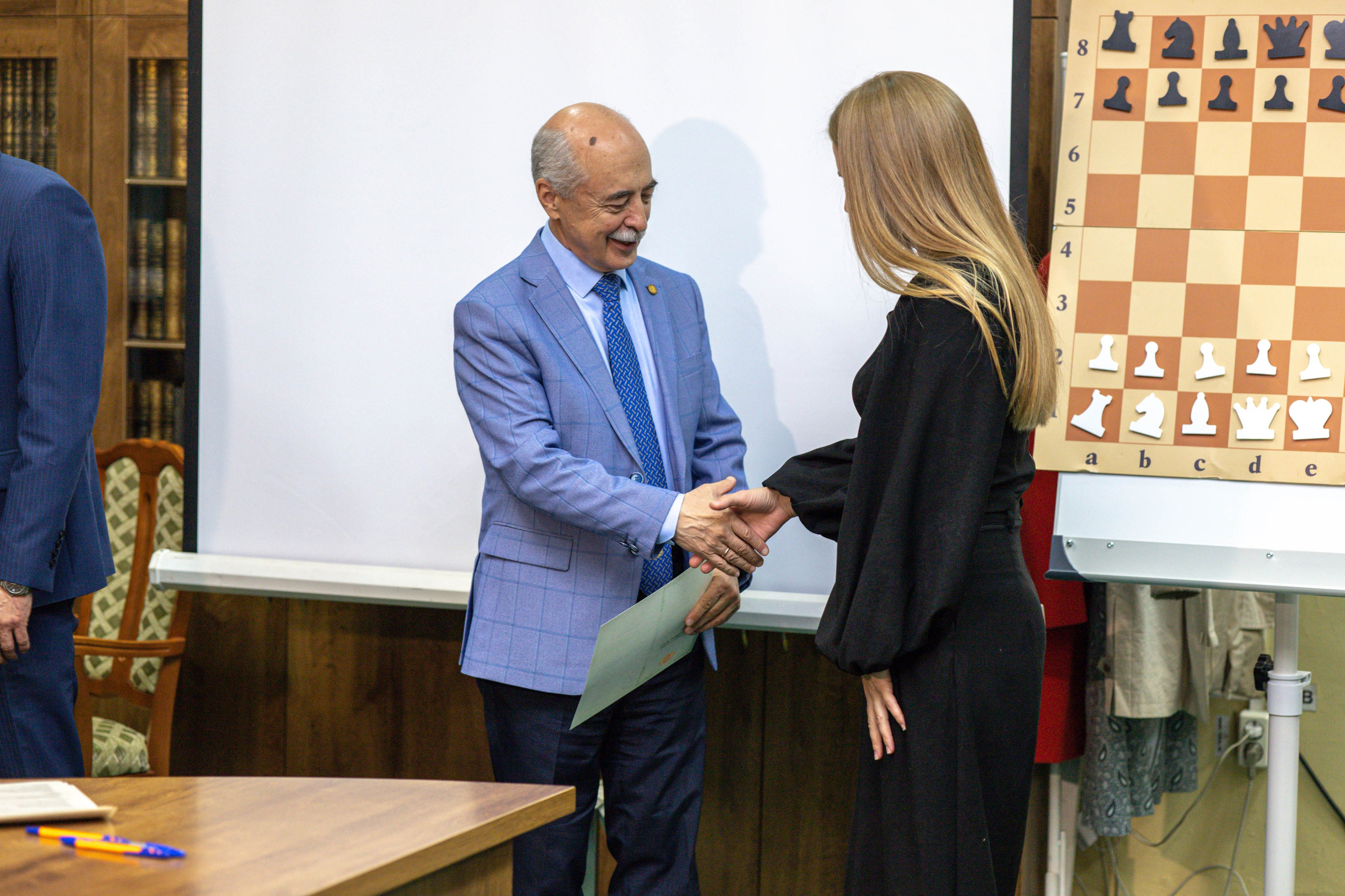 Награждение шахматной федерации