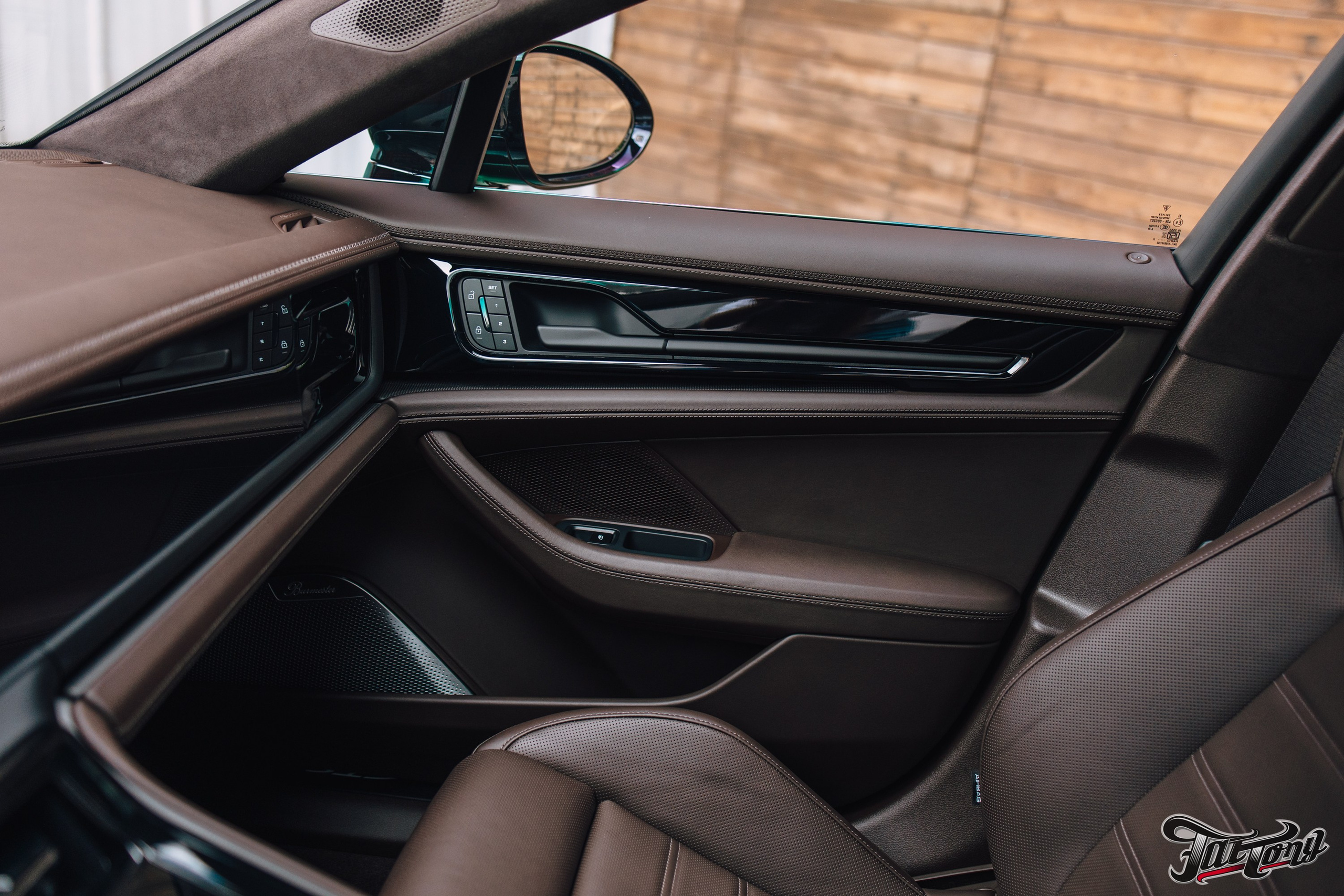 Porsche Panamera GTS оклейка глянецевый полиуретан. DeLorein