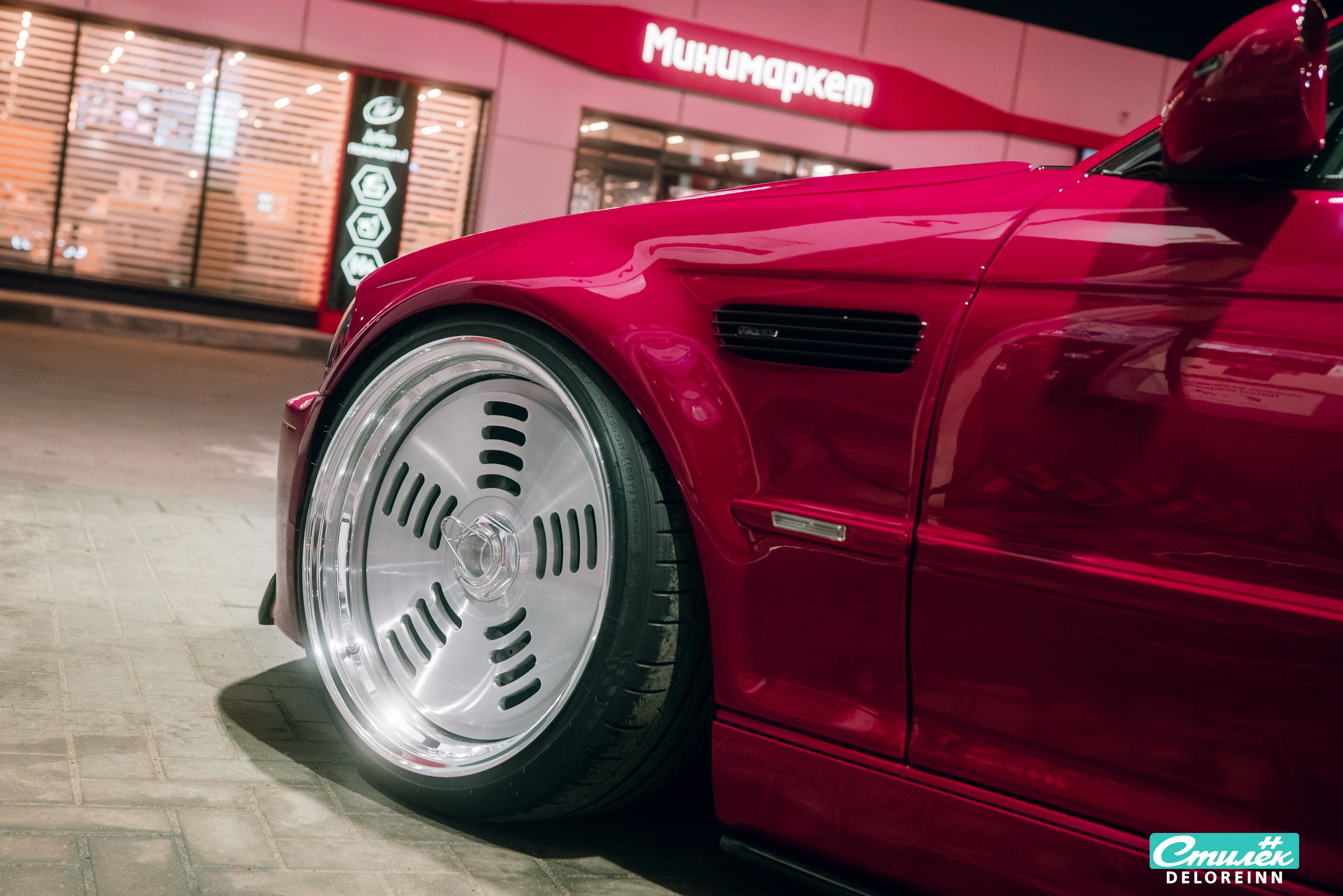 Pink BMW E46 Touring from Finland. DeLorein