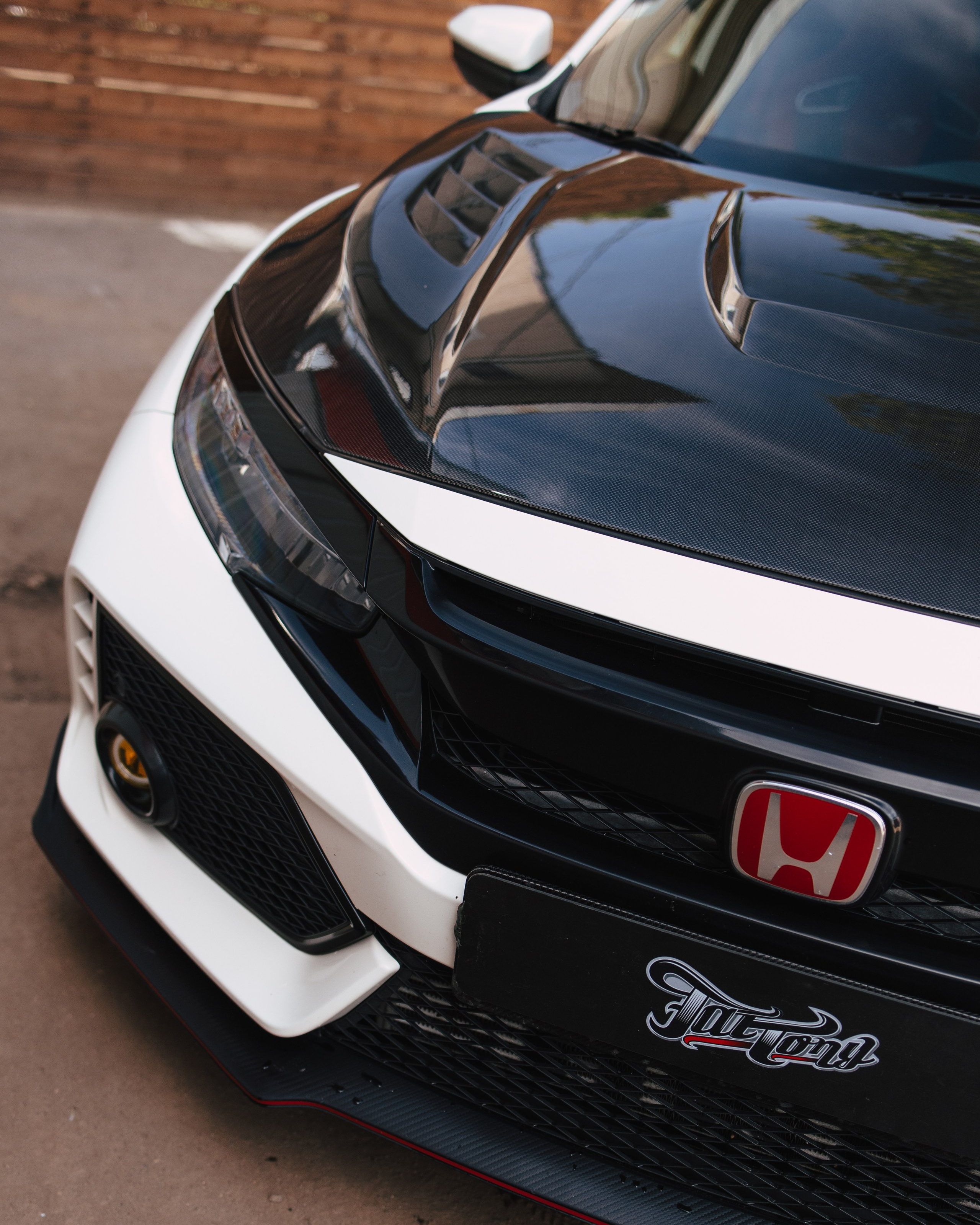 Honda Сivic type R снятие краски c капота и лачка карбона. DeLorein