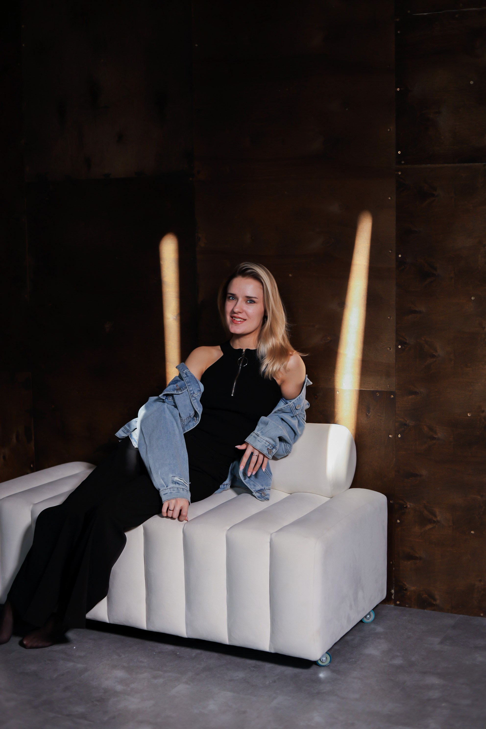 Фотосессия в студии Валерия. Женский фотограф в Орске Новотроицке Динара Долганова