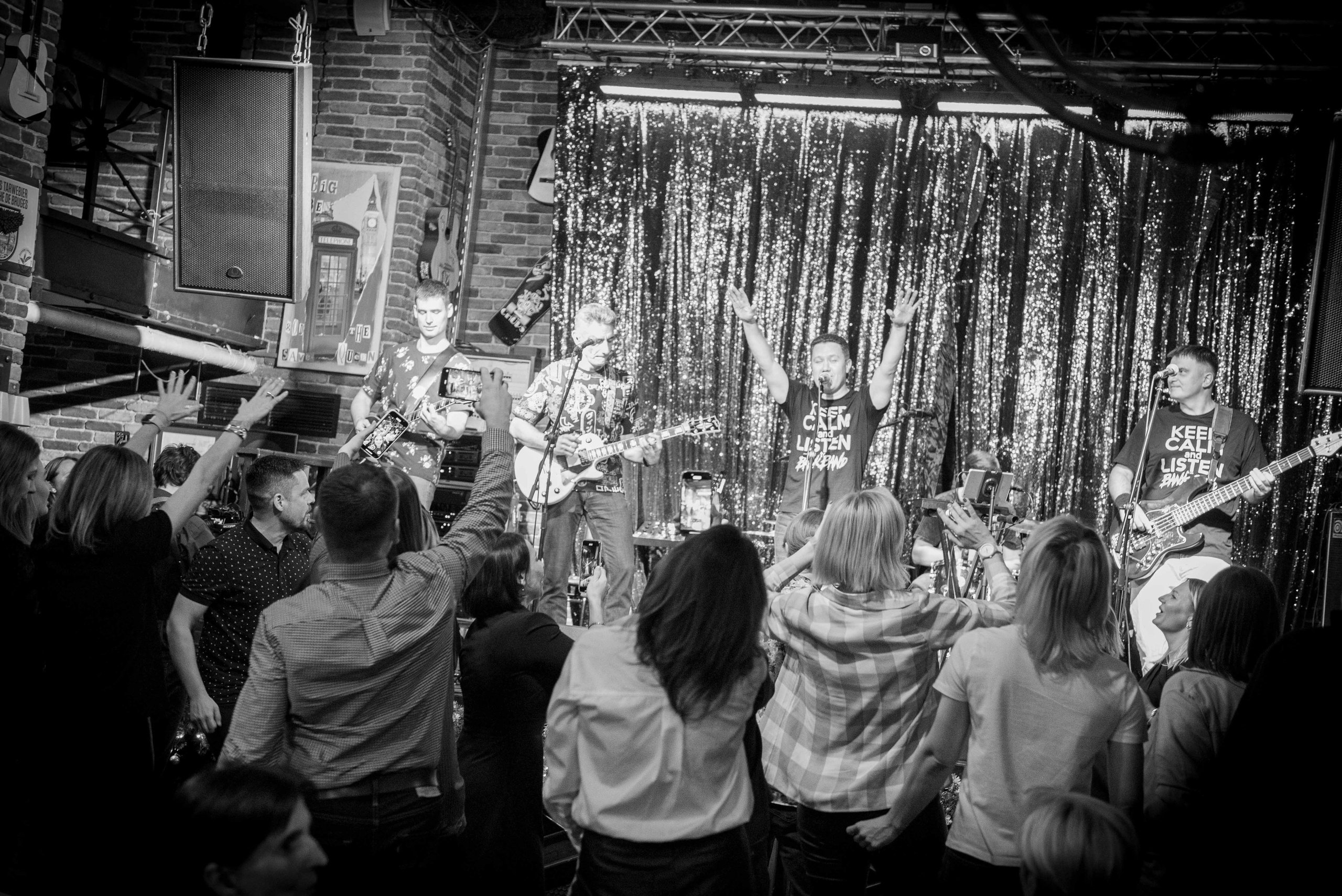 LifePub 16.12.2024. Московская кавер-группа BankBand