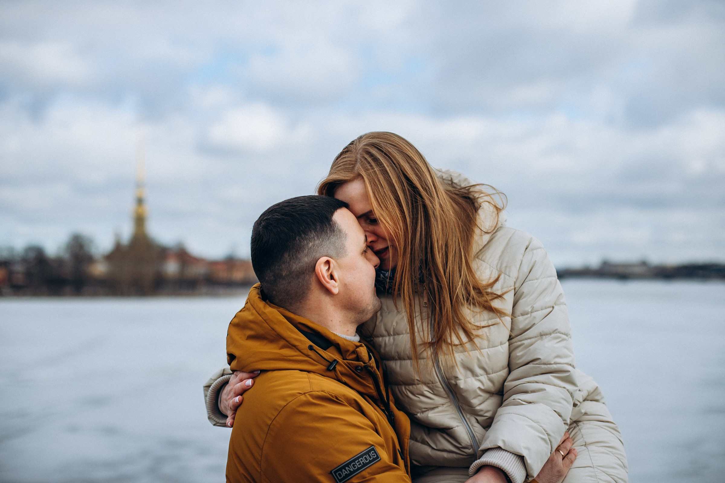 Виктор и Марина в марте. Фотопрогулка в Петербурге. Индивидуальный и семейный фотограф в Санкт-Петербурге