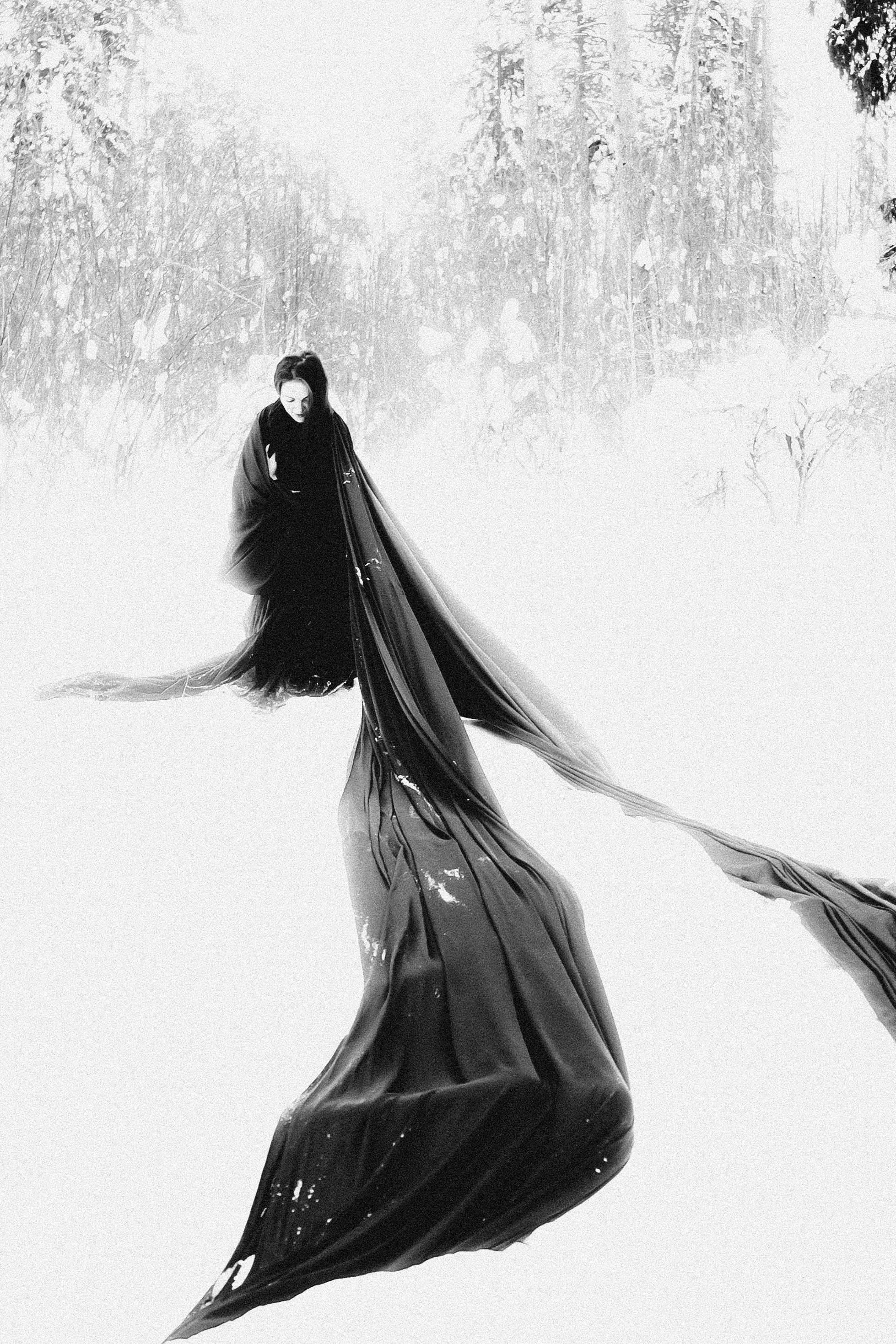 Женская психологическая съёмка в лесу. Фотоведьма Дарья Нечинская