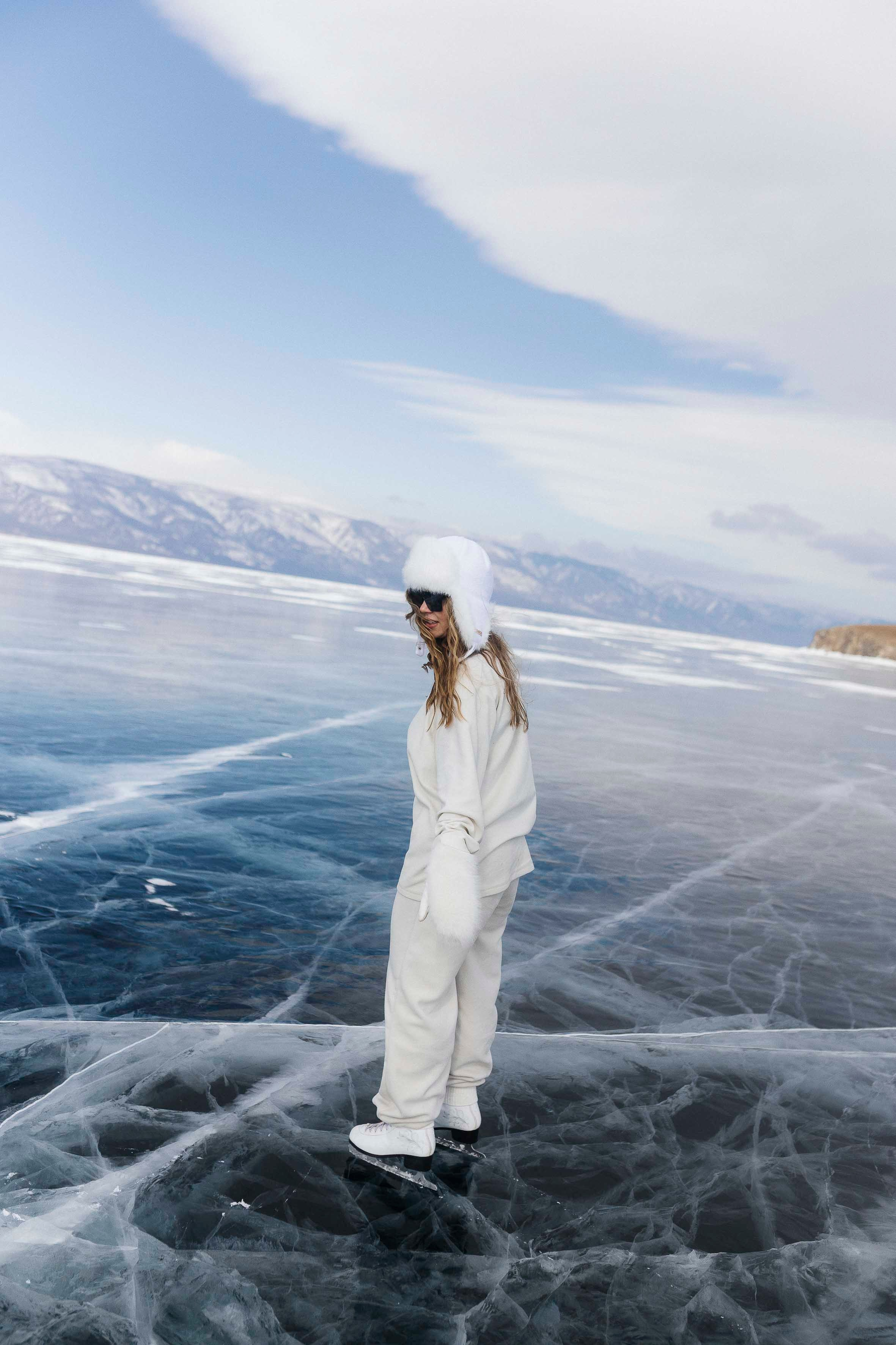 Весь день на льду. Фотограф Ольхон, Регина