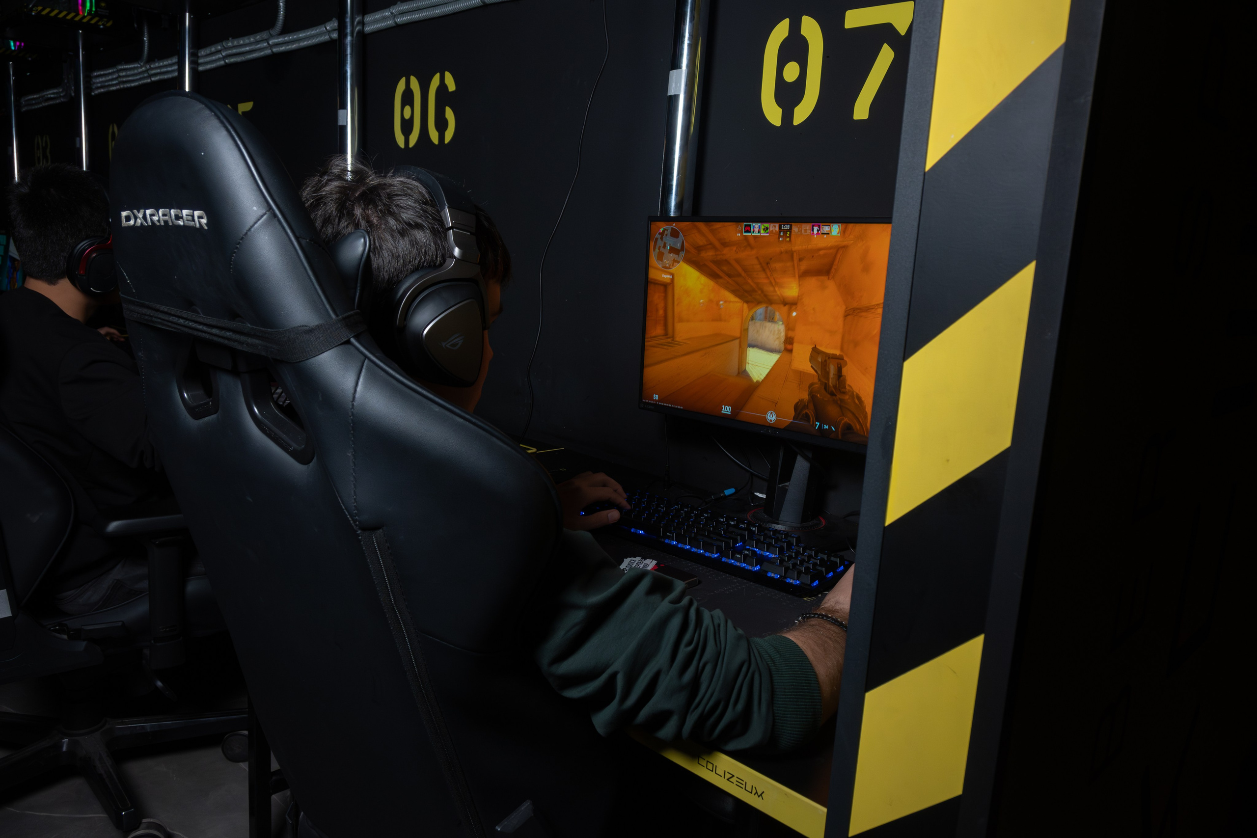 Репортаж в киберспортивном клубе Kolizeum. Фотограф мероприятий в Москве