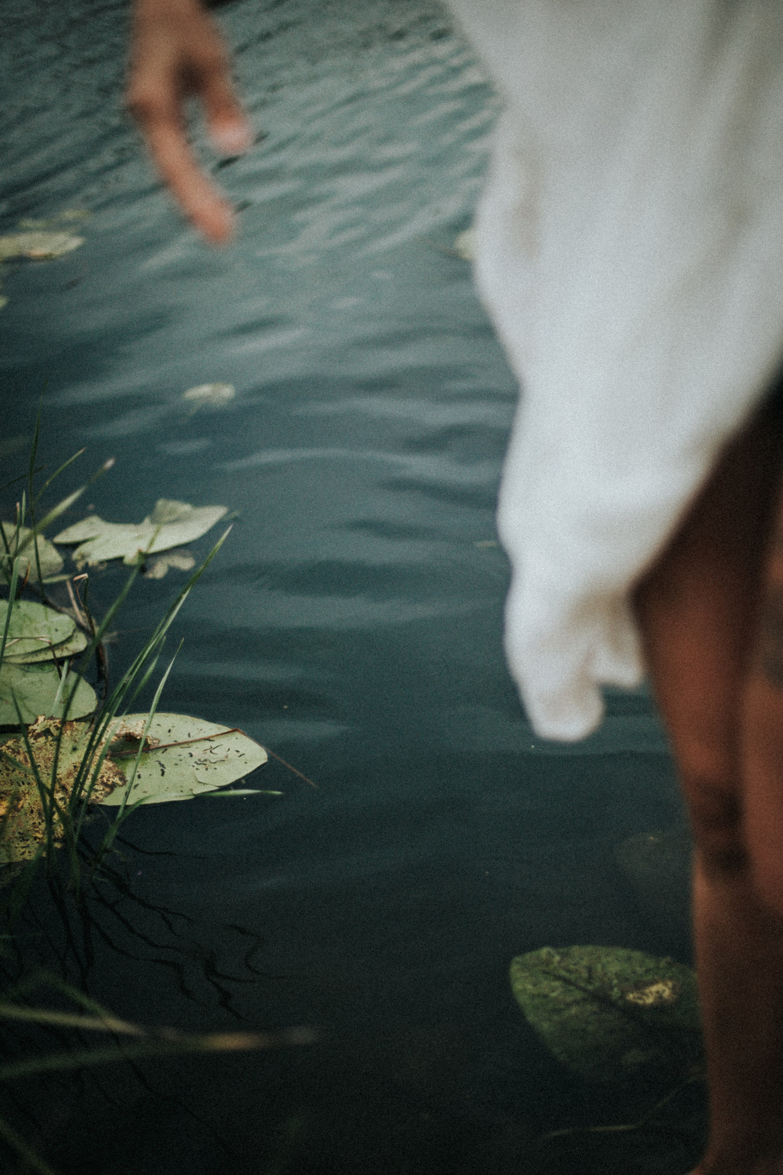 Есенин у реки. Фотограф в Нижнем Новгороде