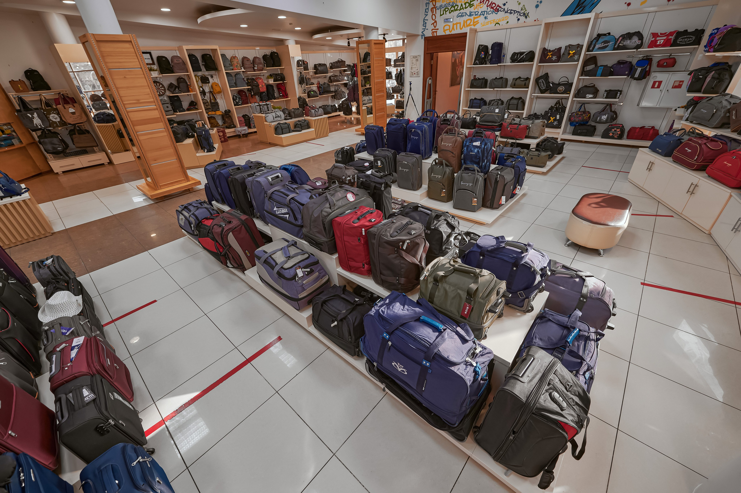 Портфолио по интерьерной и экстерьерной фотосъёмки: Мир Сумок — Правый берег. Фотограф Яковлев Роман — Красноярск