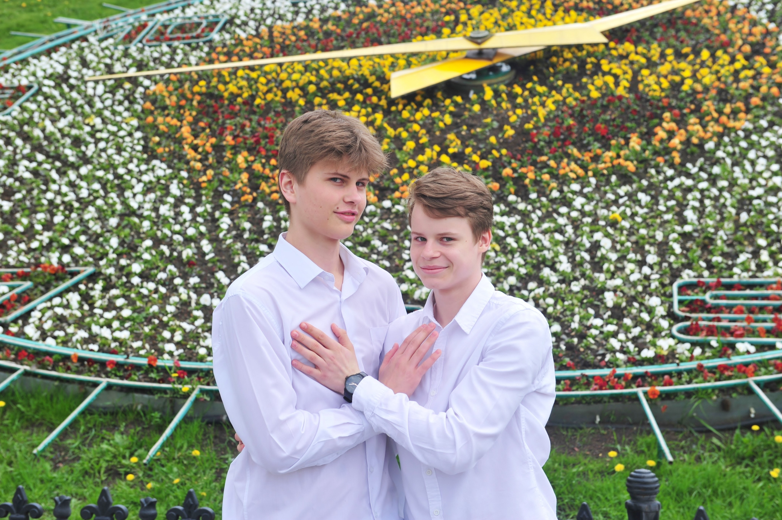 Последний Звонок на Поклонной Горе (уличная фотосессия 9-классников). Свадебный и семейный фотограф в Москве Ирина Гончарова