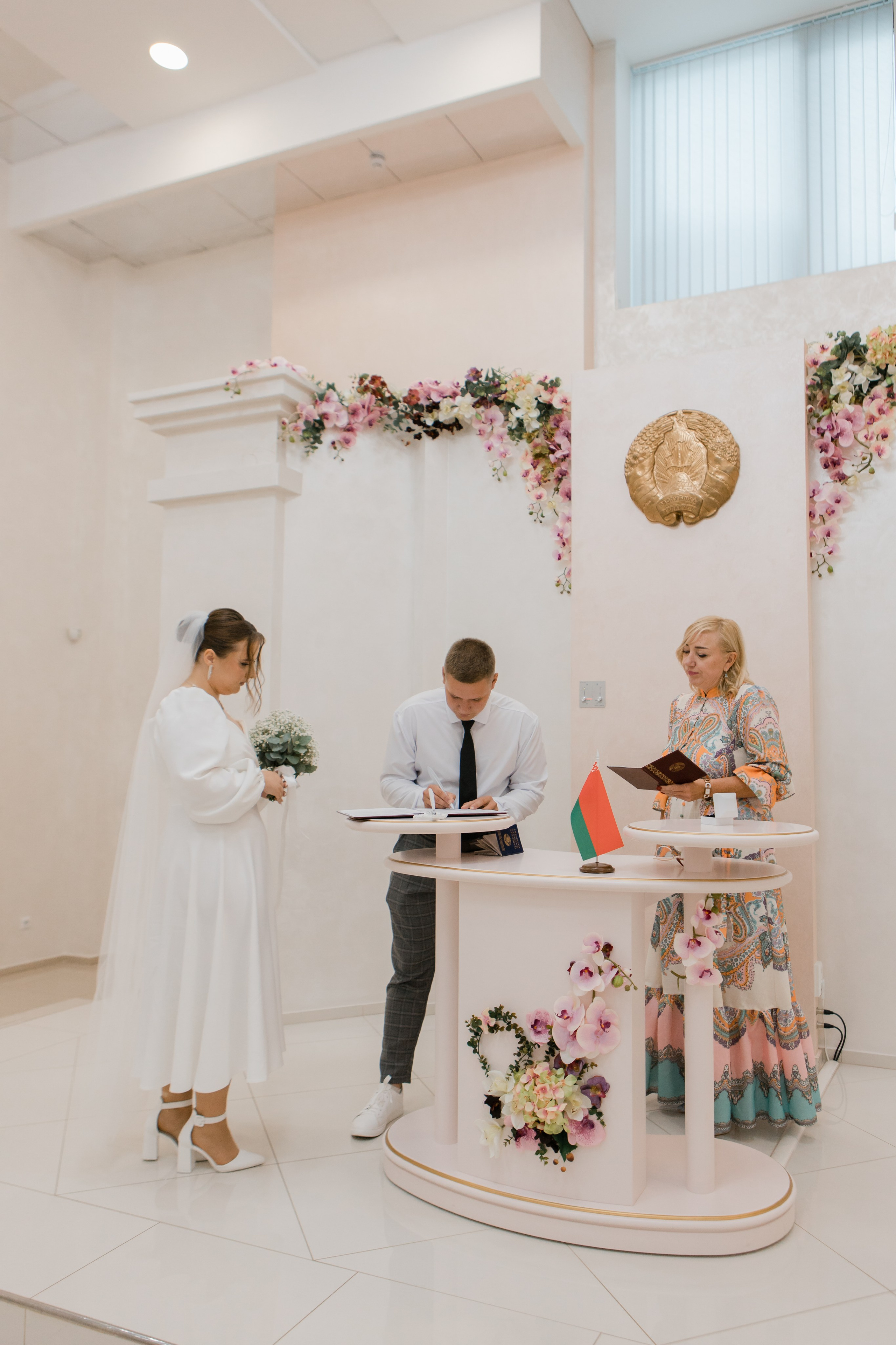 Отдел ЗАГС Администрации Московского района. Видеосъемка и фотосъемка свадеб. Фотограф и оператор на свадьбу. Видеосъемка подкастов, собственная видео-фотостудии. Предметная фотосъемка