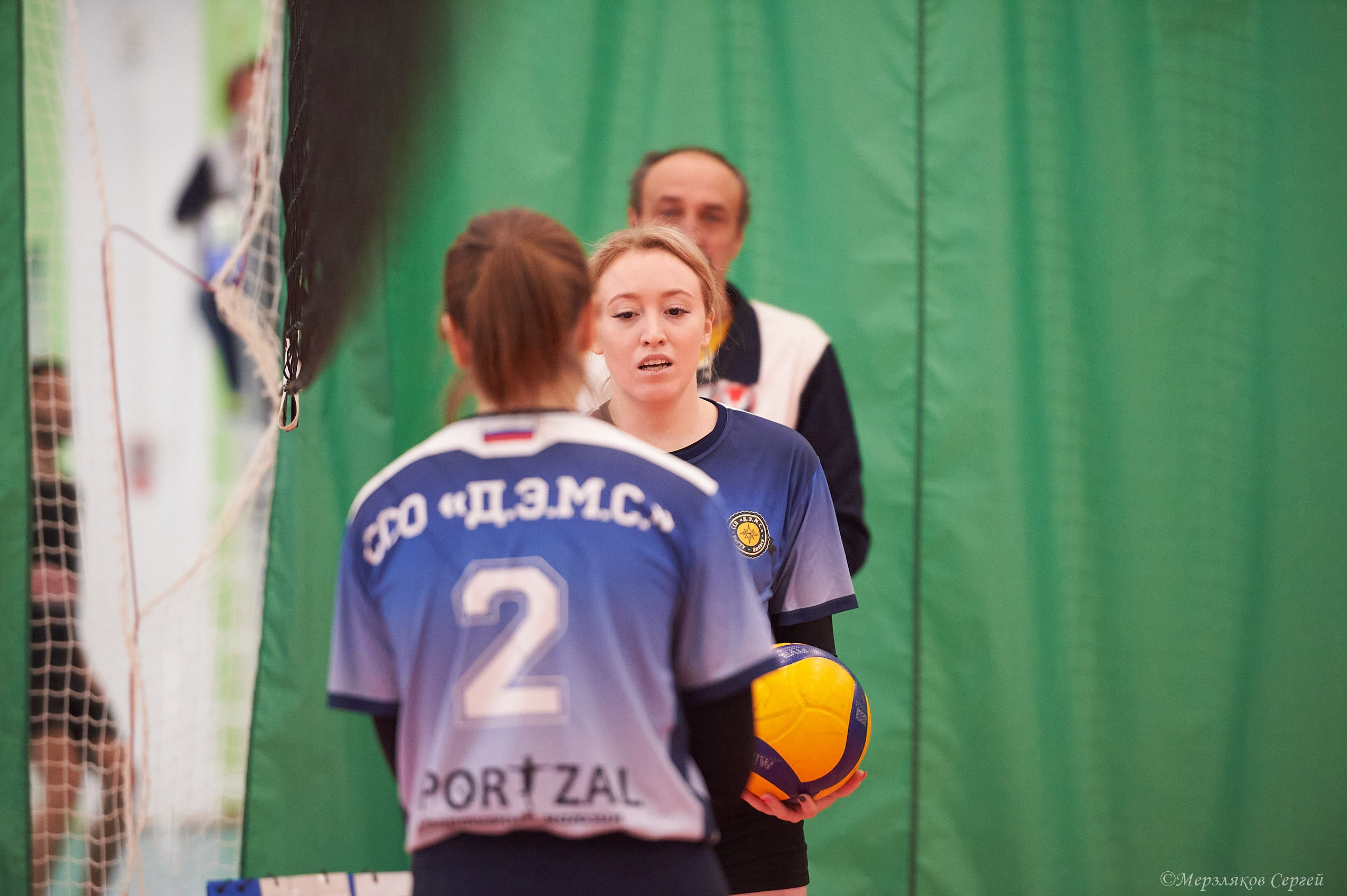 Новогодний волейбольный турнир. Ижевск. 16.12.23. Спортивный репортажный фотограф в Ижевске Сергей Мерзляков