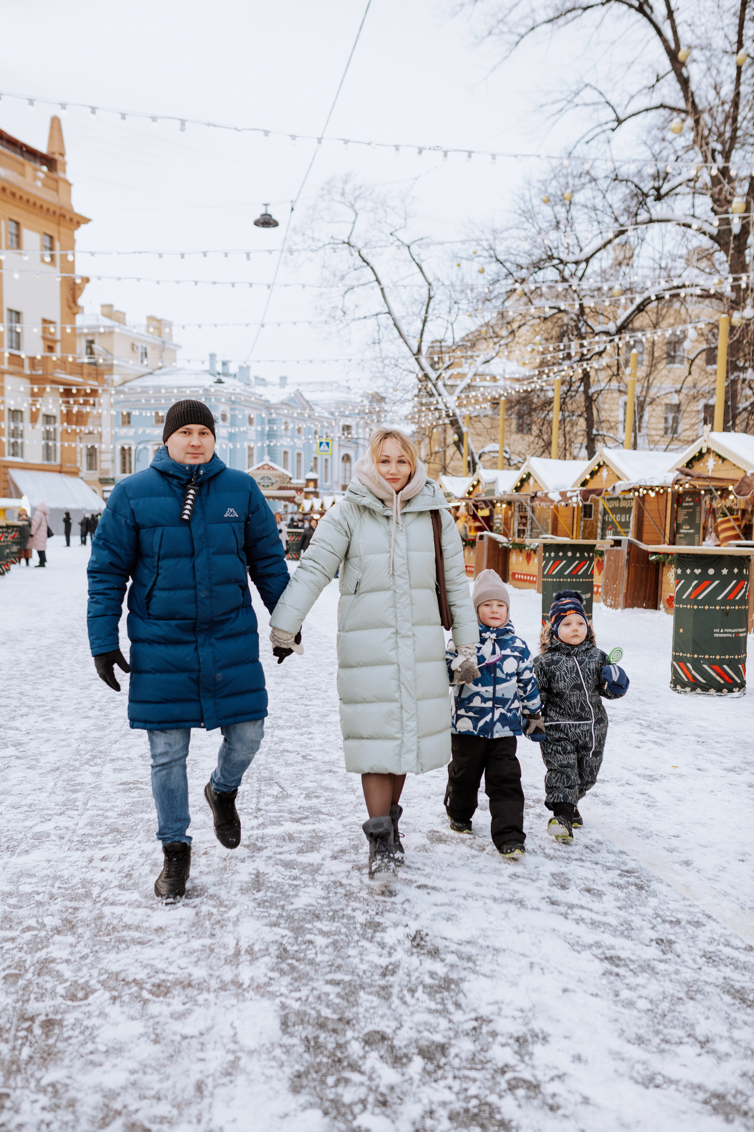 Семейная, Манежная площадь