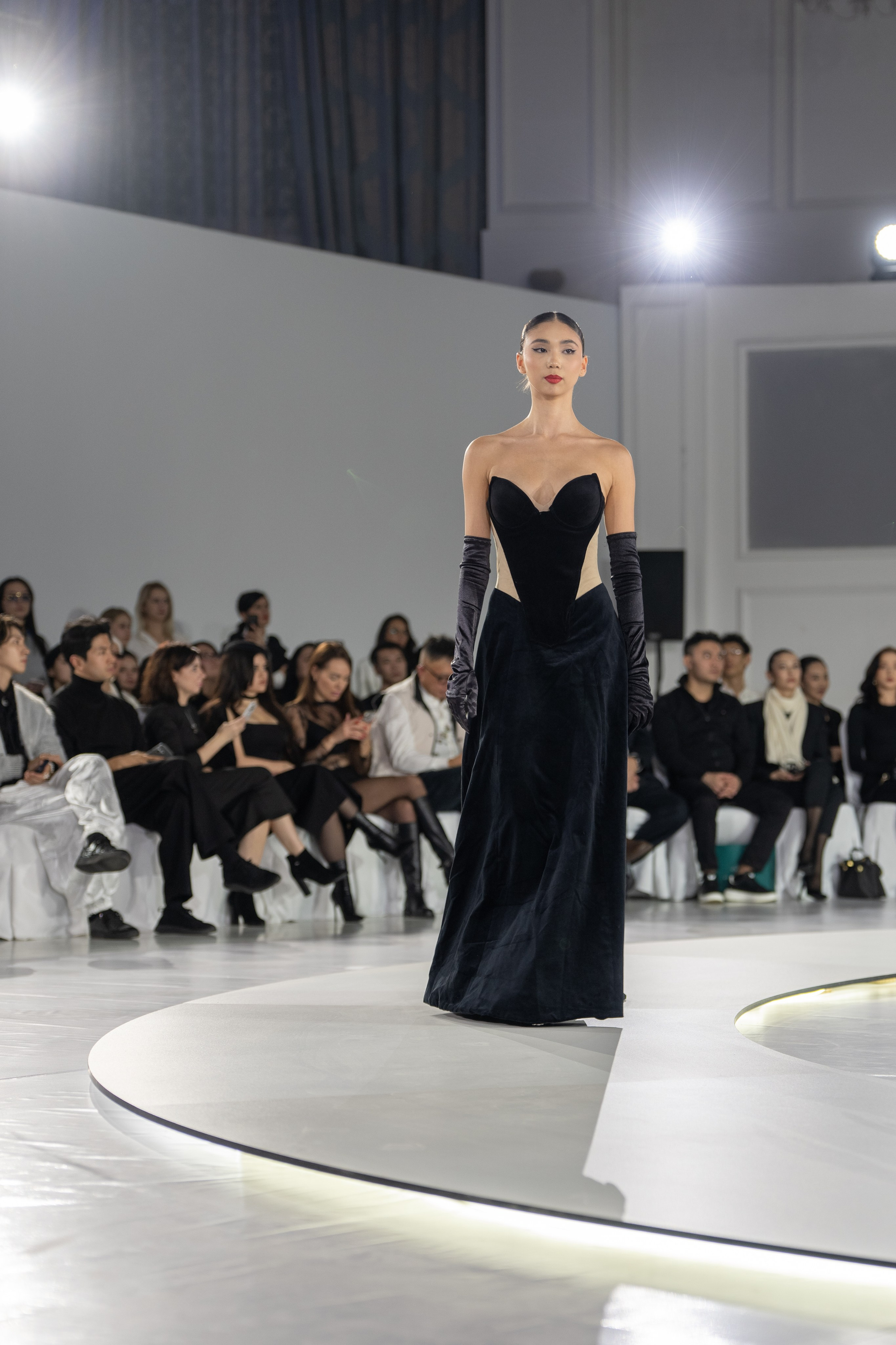 Naiyl Baikuchukov. Сайт Алматинского НЮ АРТ, будуар и фэшн фотографа Дениса Карпенко