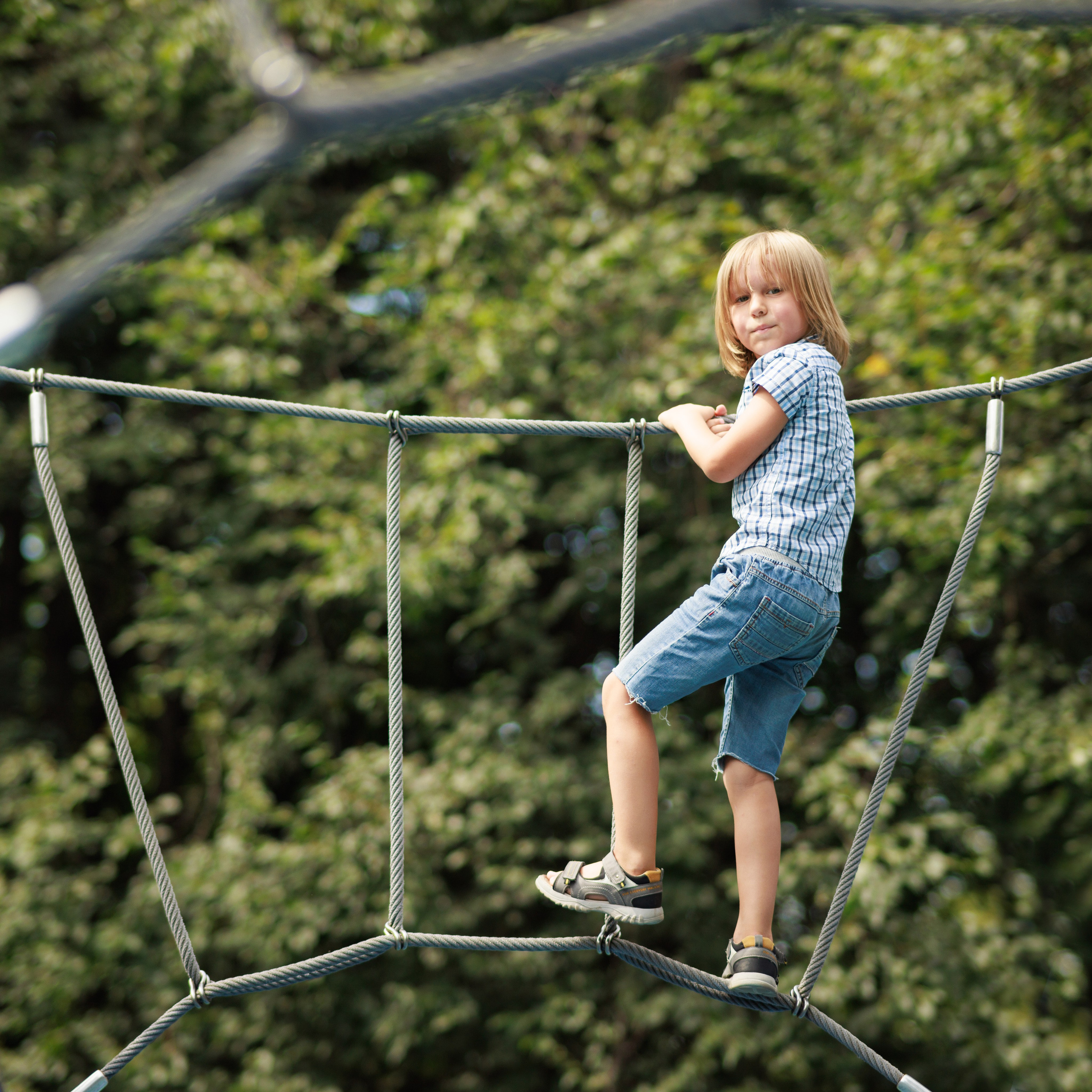 Фотосессия ребенка на детской площадке в Москве