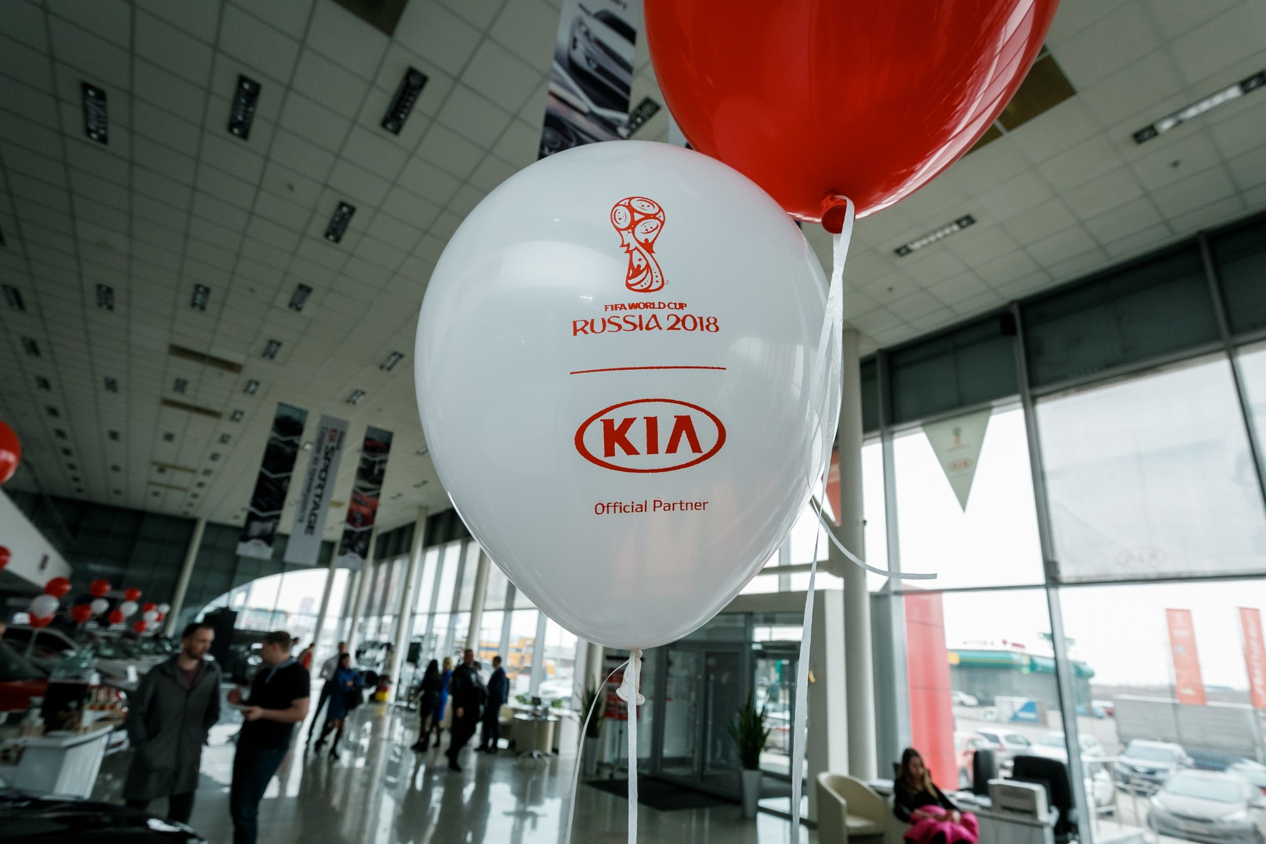 Розыгрыш билетов на ЧМ по футболу FIFA @ Киа Центр. Репортажный фотограф Максим Полянский. Москва, Санкт-Петербург, Красноярск