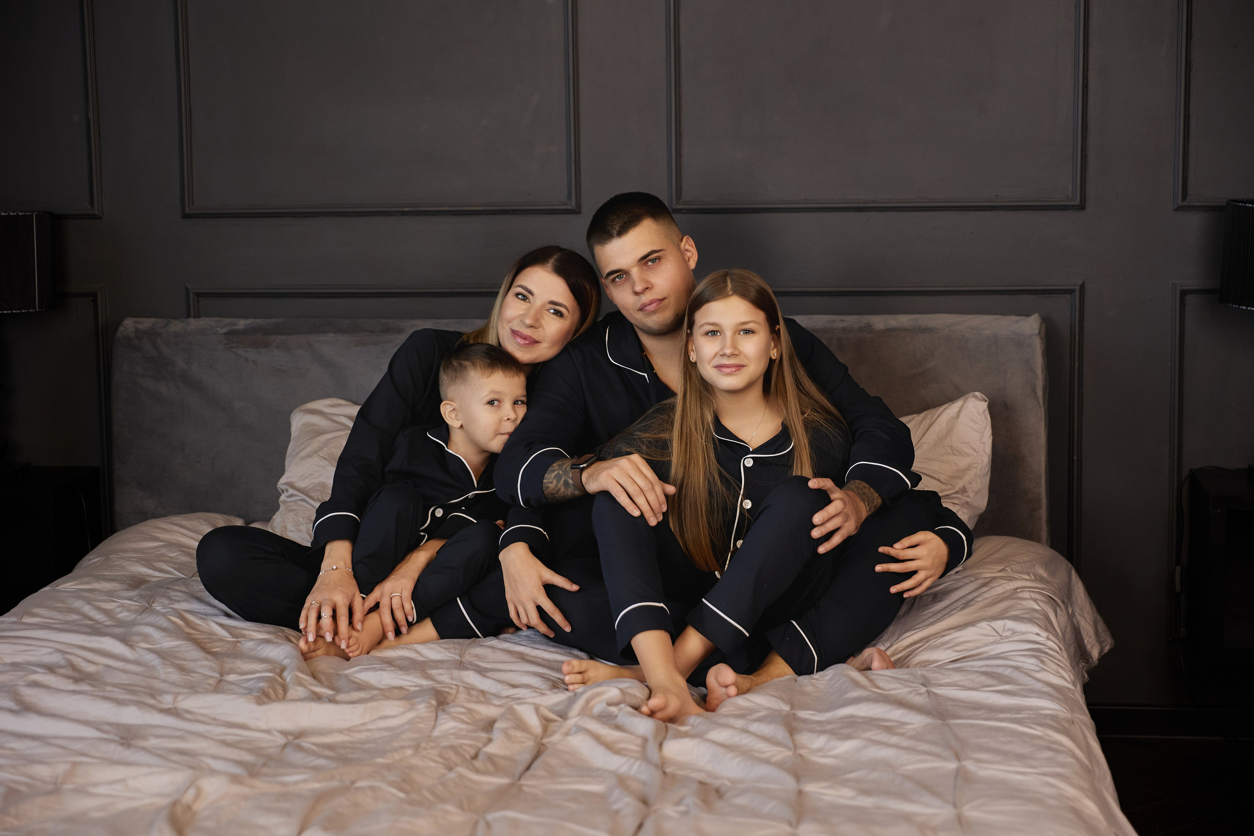 Марина с семьей. Фотограф женского портрета, беременности и материнства Харькова Елена