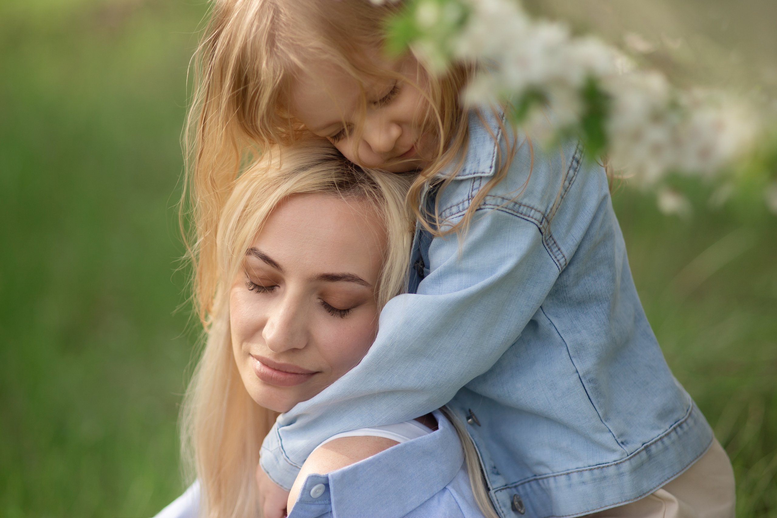 Алиса в сирени. Анна Демидец — фотограф и маркетолог в Новошахтинске, Шахтах и Ростове-на-Дону